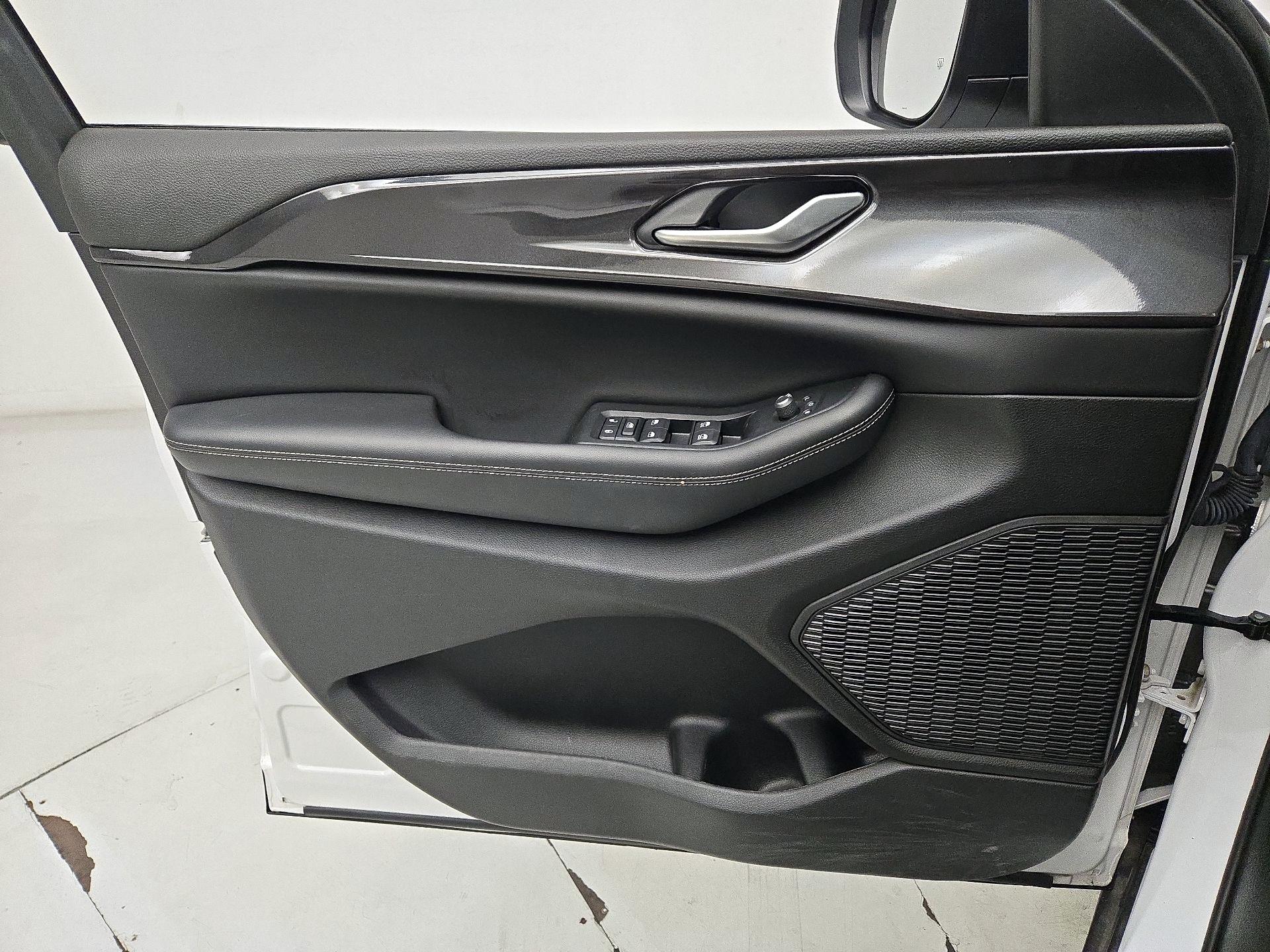 Thumbnail: 2023 Jeep Grand Cherokee - 12