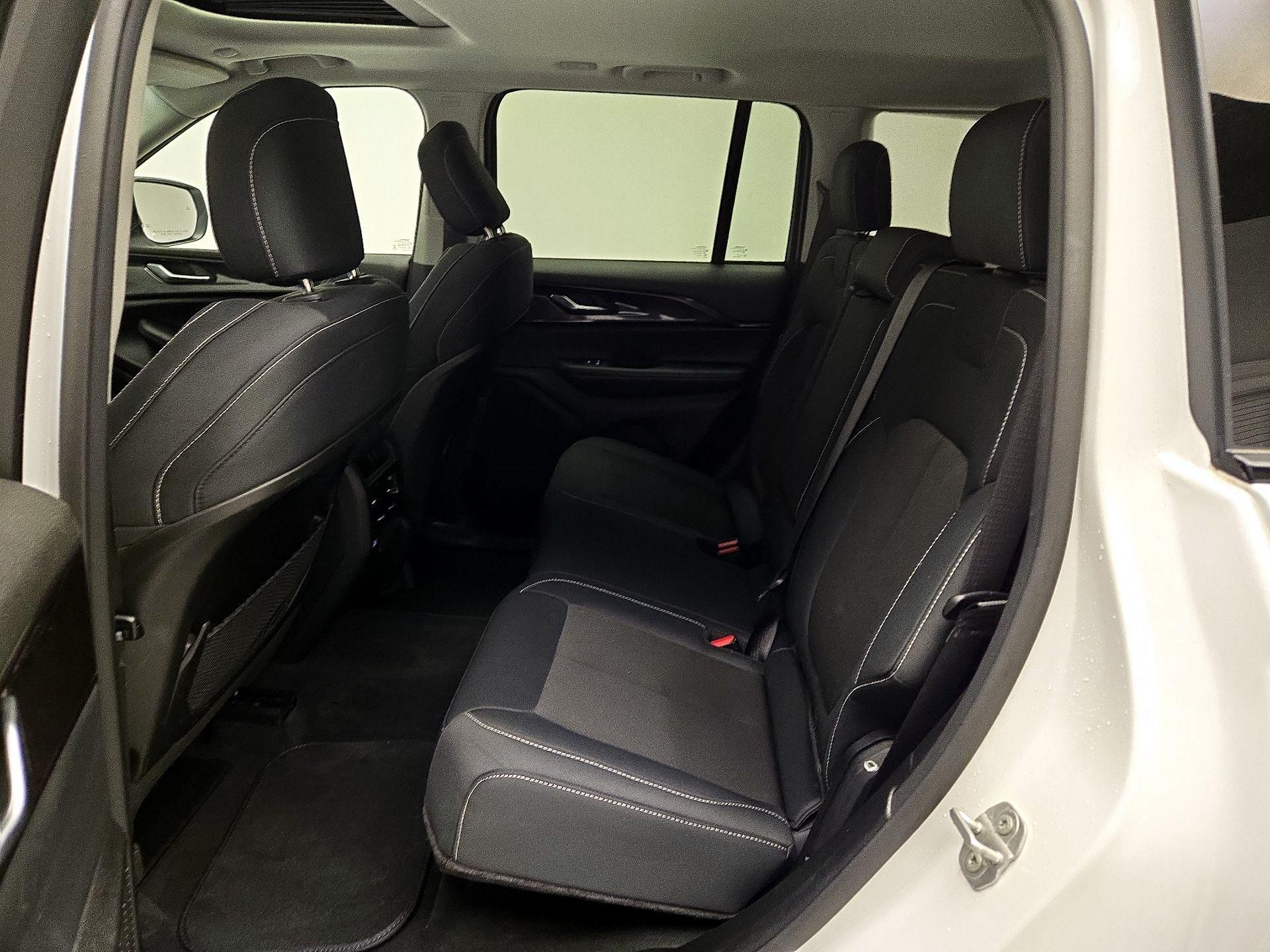 Thumbnail: 2023 Jeep Grand Cherokee - 20