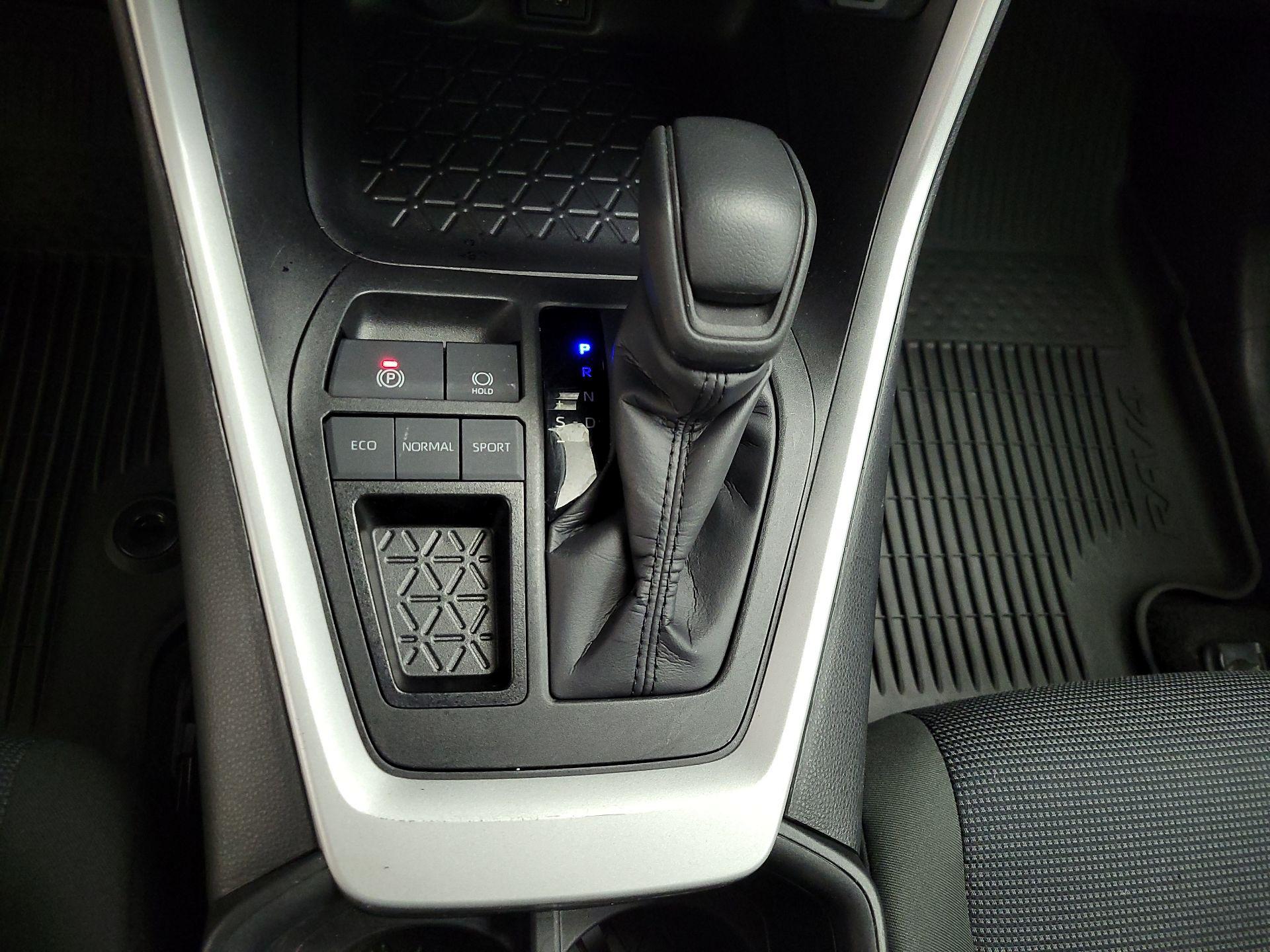 Thumbnail: 2024 Toyota RAV4 - 18