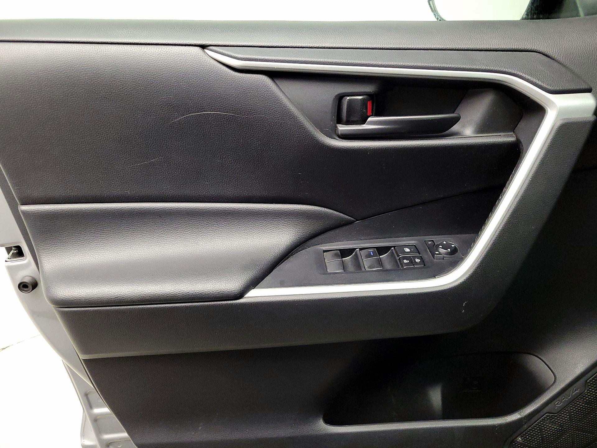 Thumbnail: 2022 Toyota RAV4 - 12