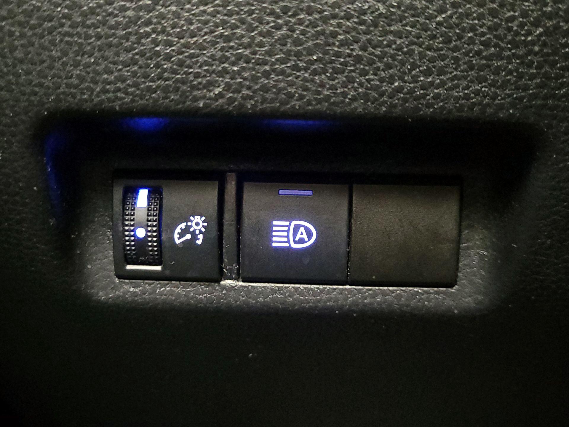 Thumbnail: 2022 Toyota RAV4 - 13