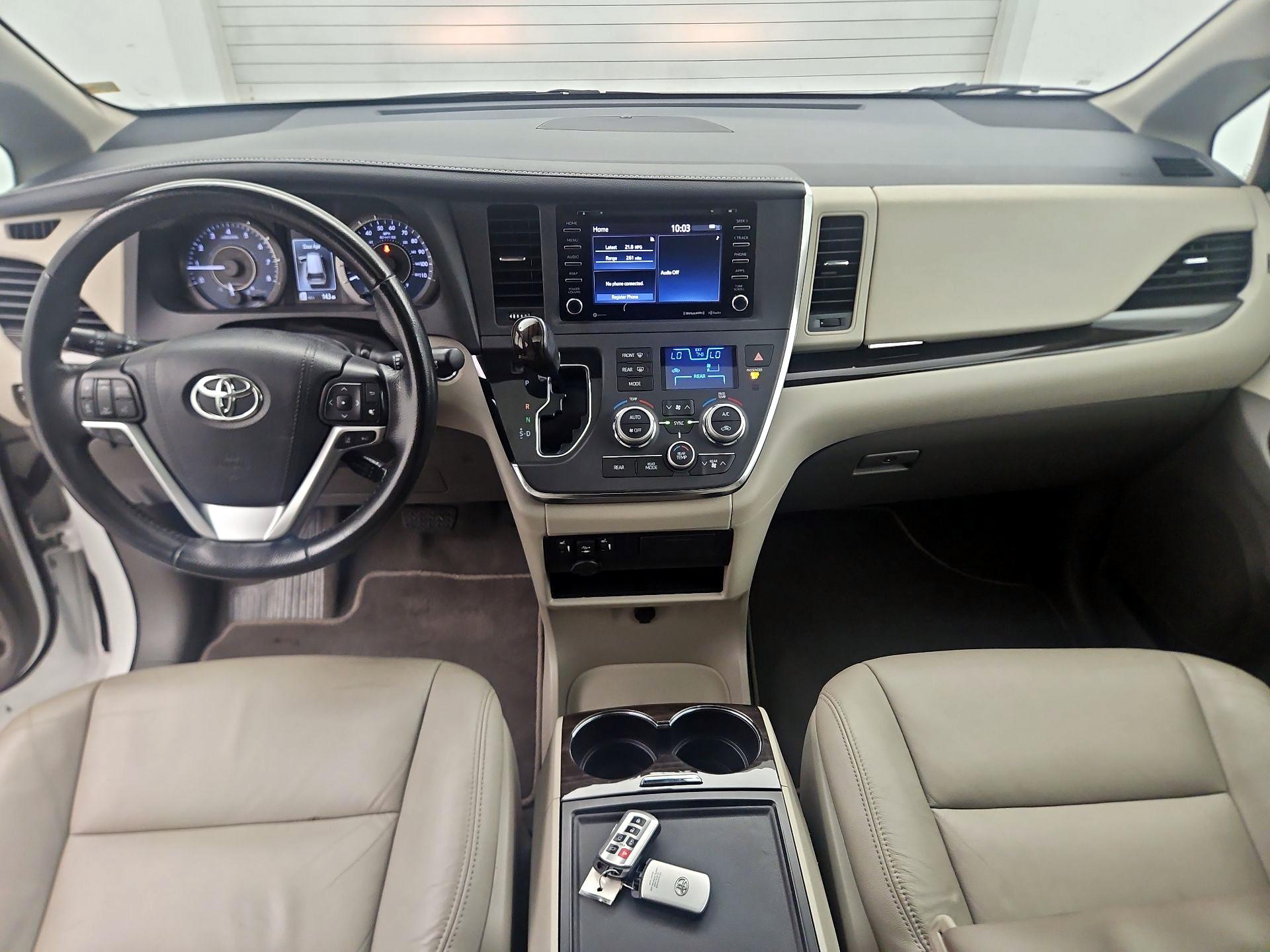 Thumbnail: 2019 Toyota Sienna - 9