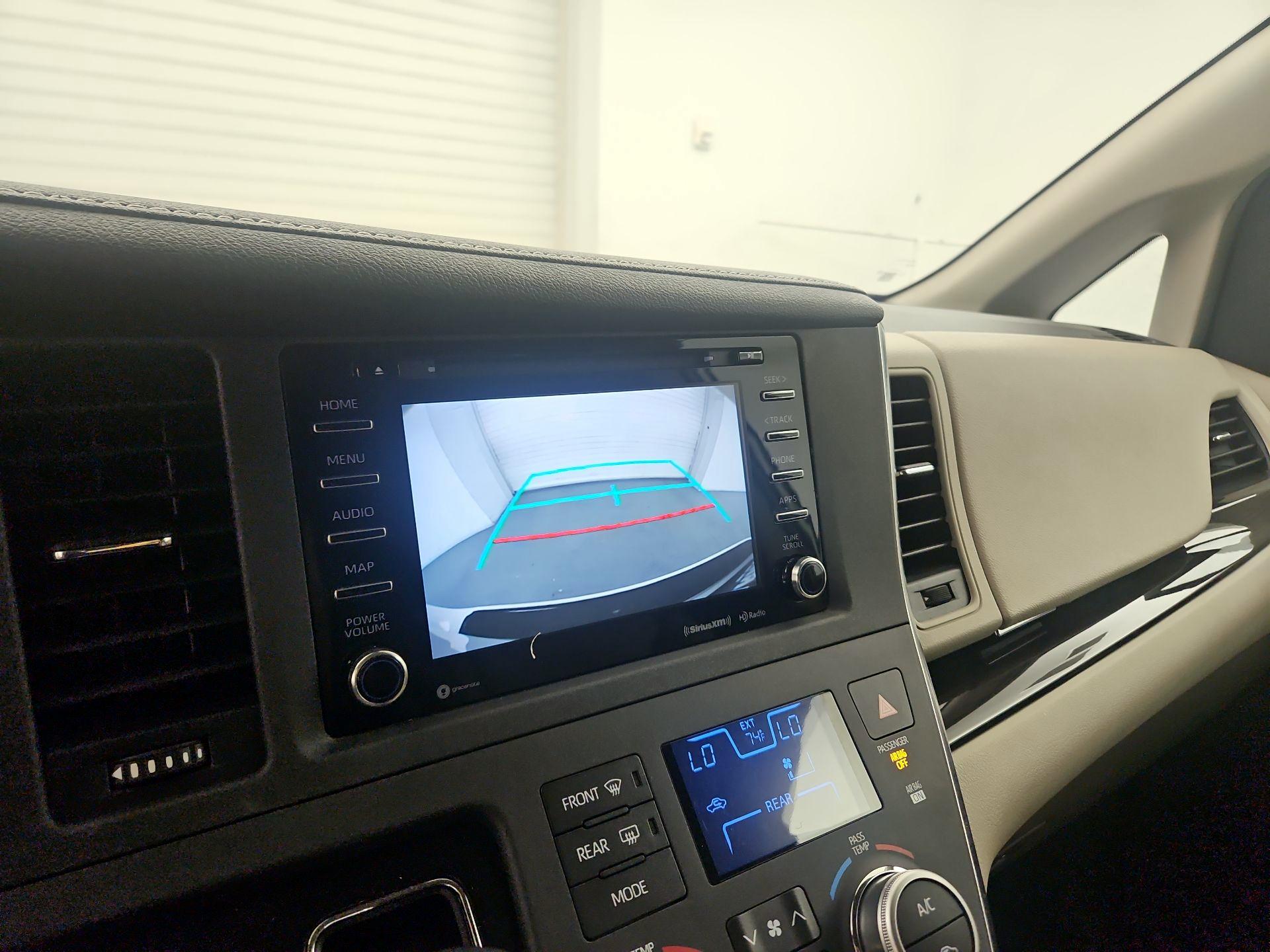 Thumbnail: 2019 Toyota Sienna - 14