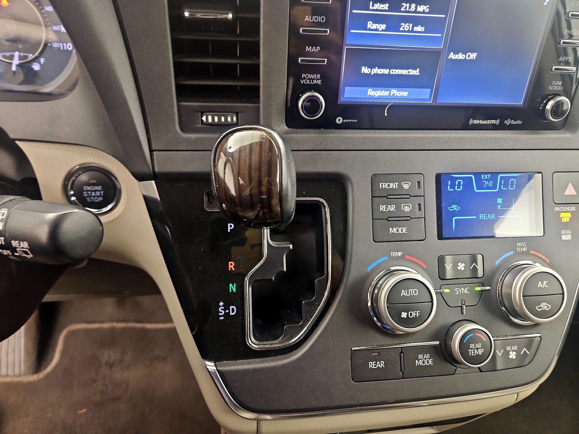 Thumbnail: 2019 Toyota Sienna - 17