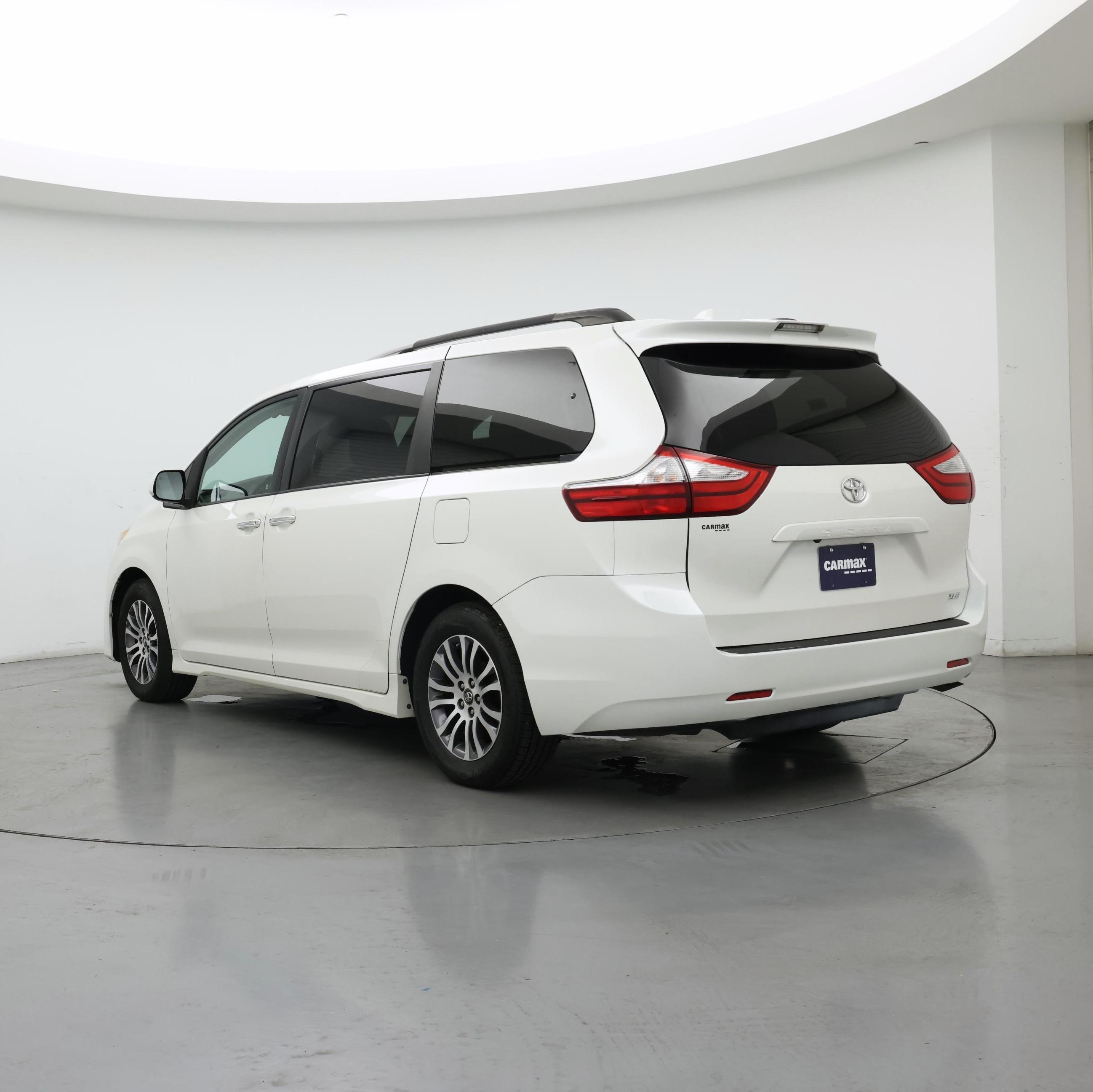 Thumbnail: 2019 Toyota Sienna - 2