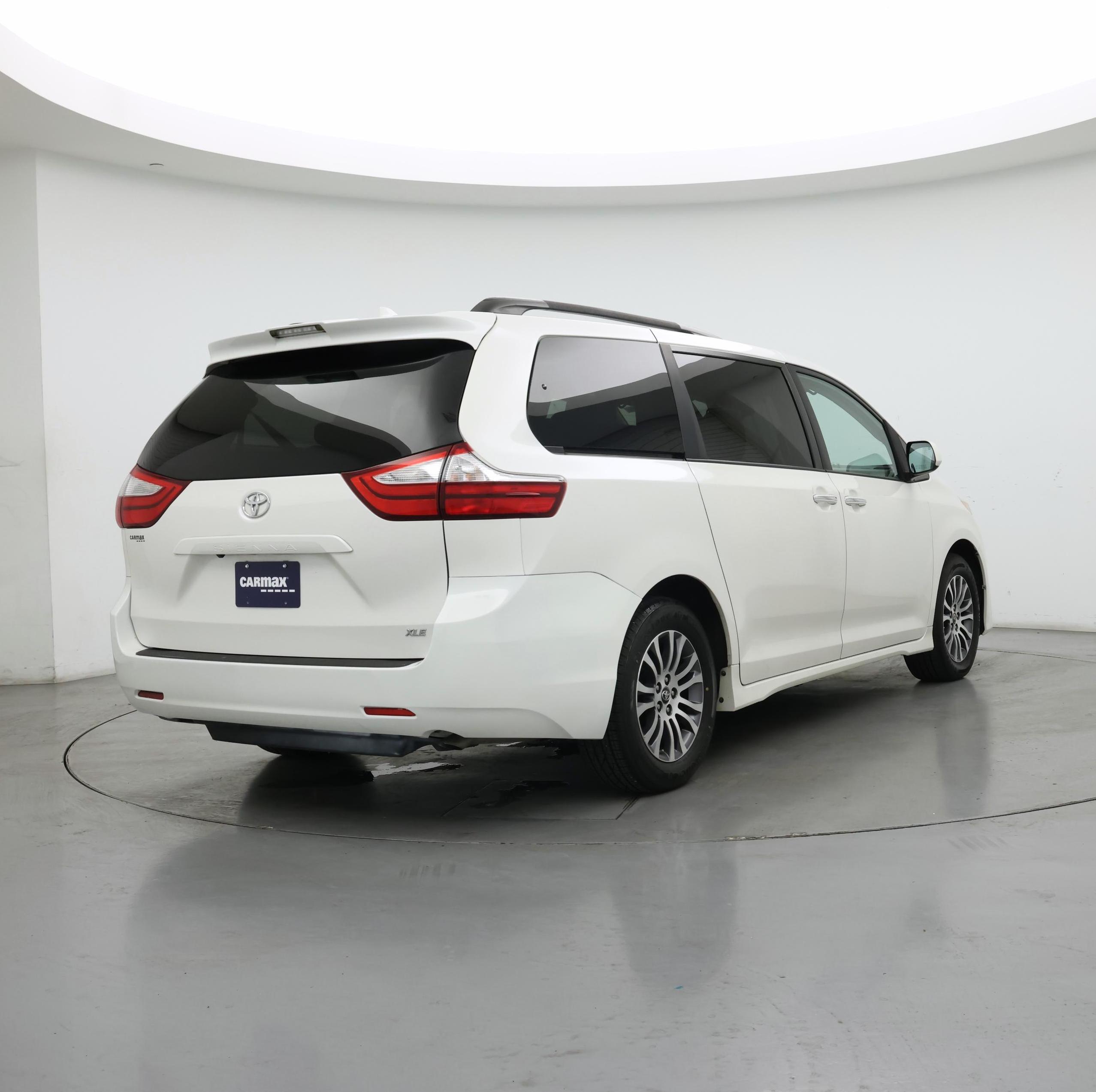 Thumbnail: 2019 Toyota Sienna - 8