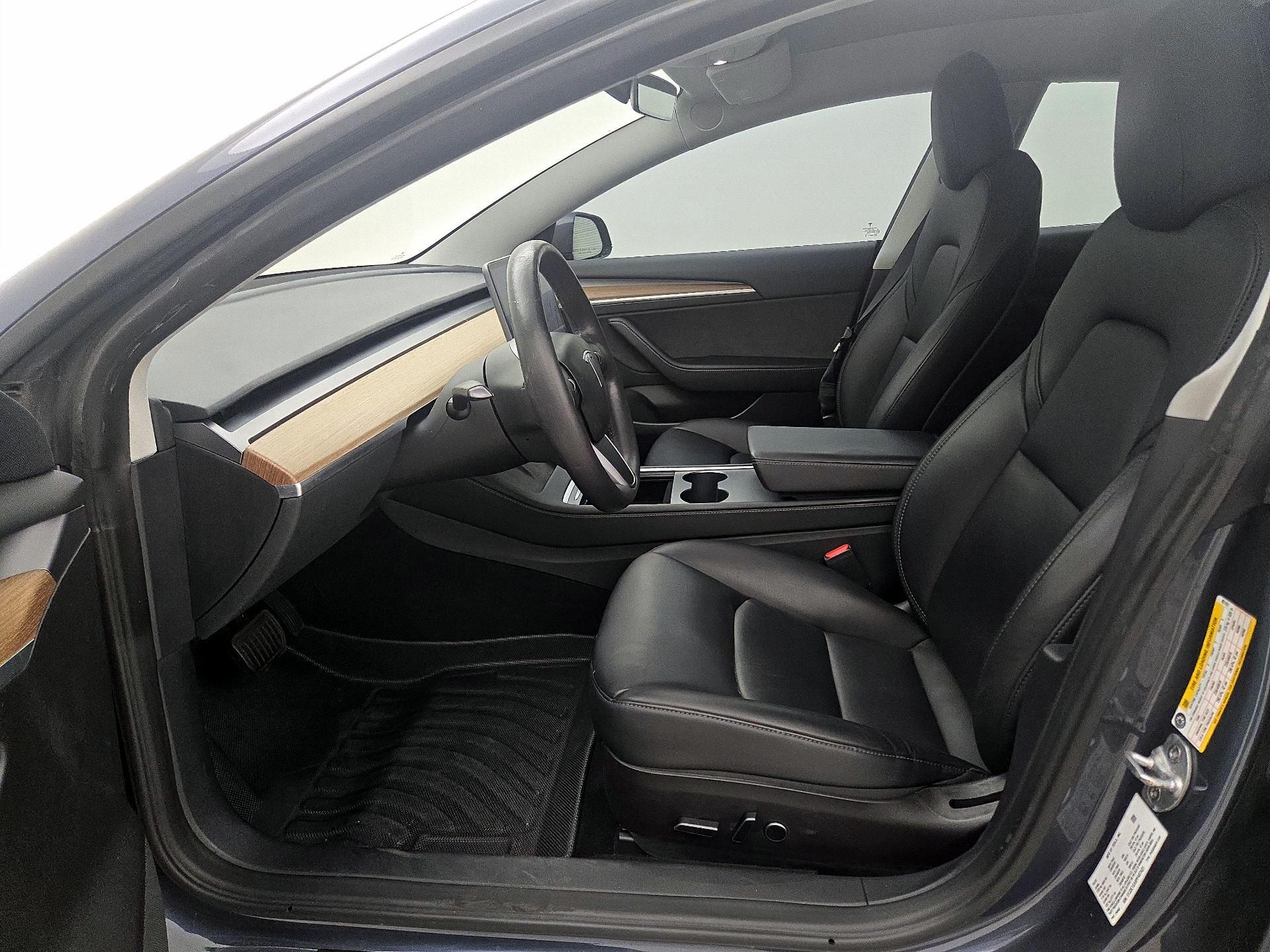 Thumbnail: 2023 Tesla Model 3 - 11