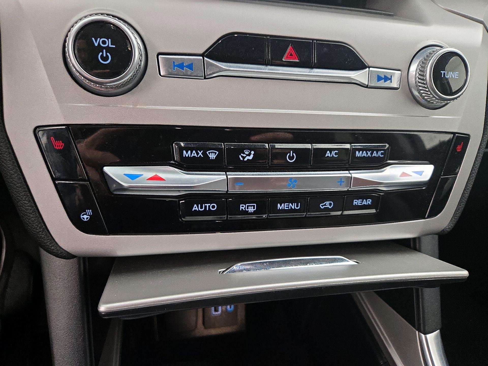 Thumbnail: 2023 Ford Explorer - 16