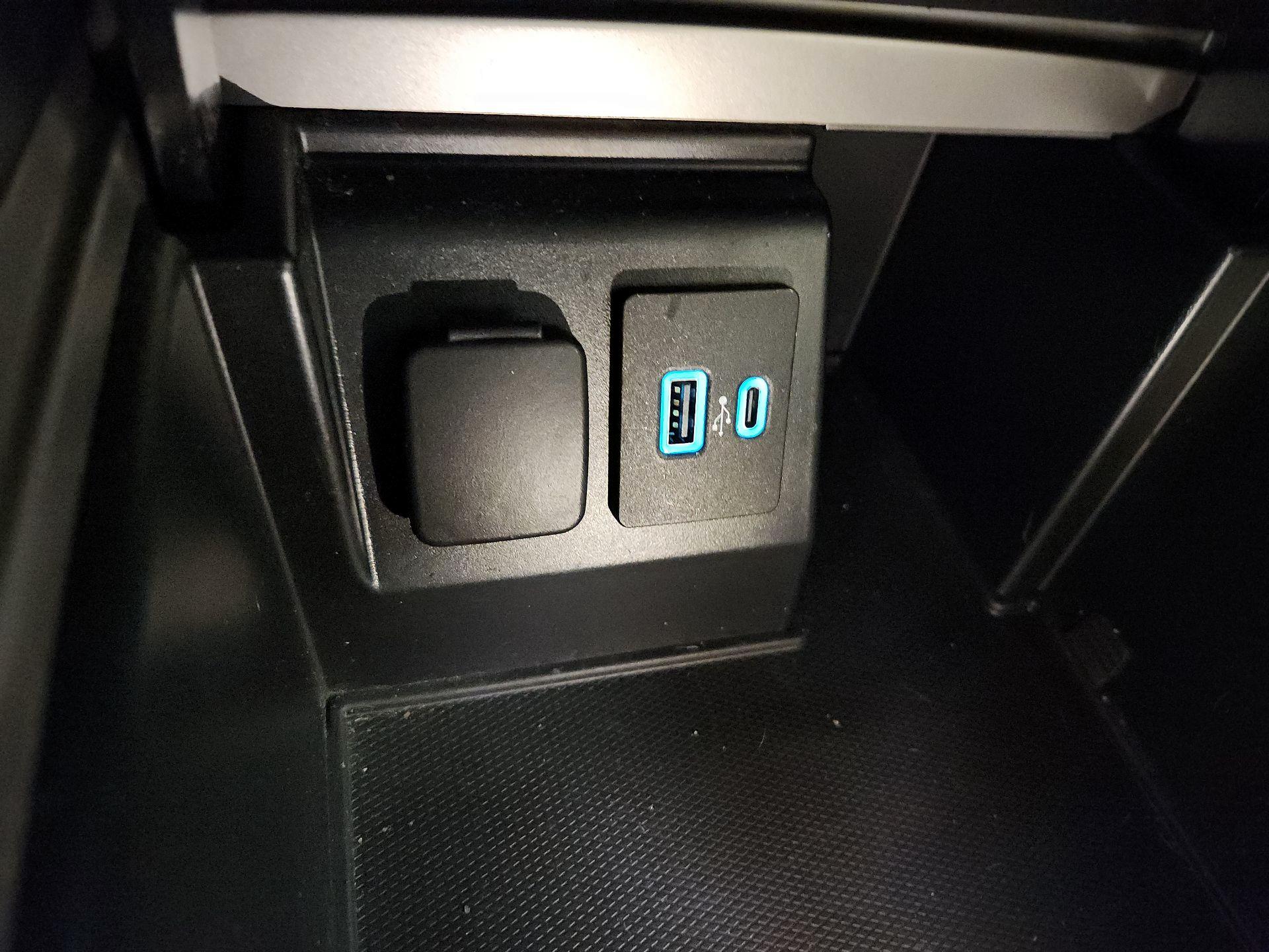 Thumbnail: 2020 Ford Explorer - 19