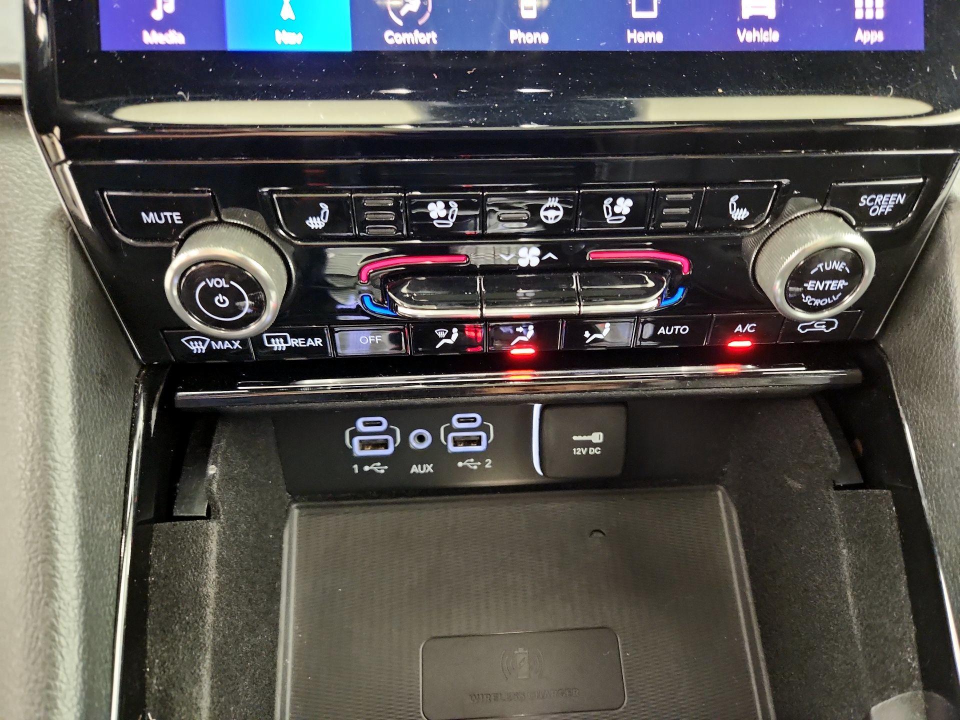 Thumbnail: 2022 Jeep Grand Cherokee - 17