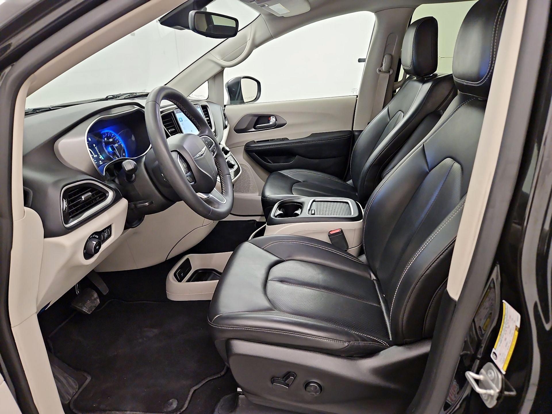 Thumbnail: 2023 Chrysler Pacifica - 11