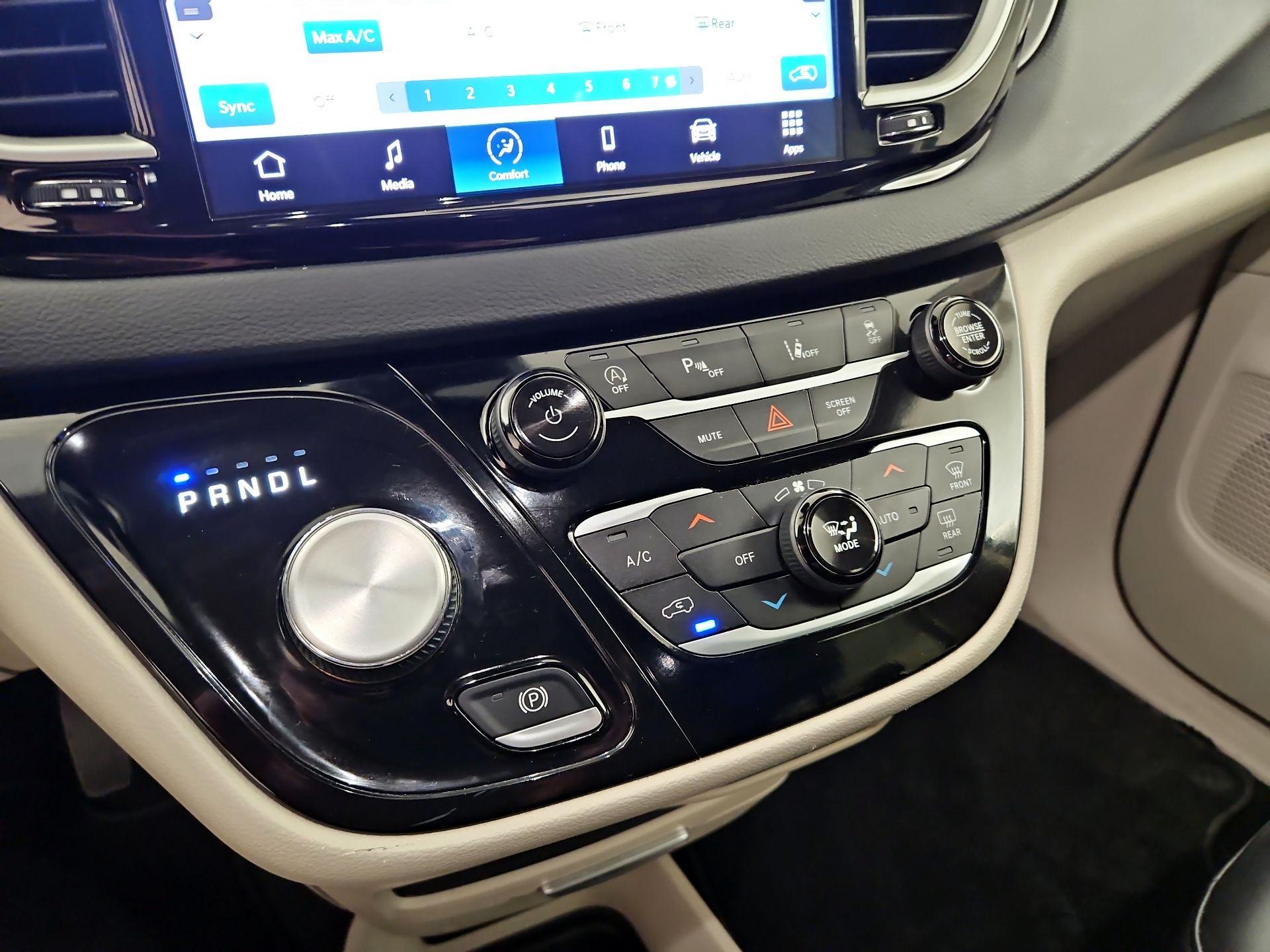 Thumbnail: 2023 Chrysler Pacifica - 16