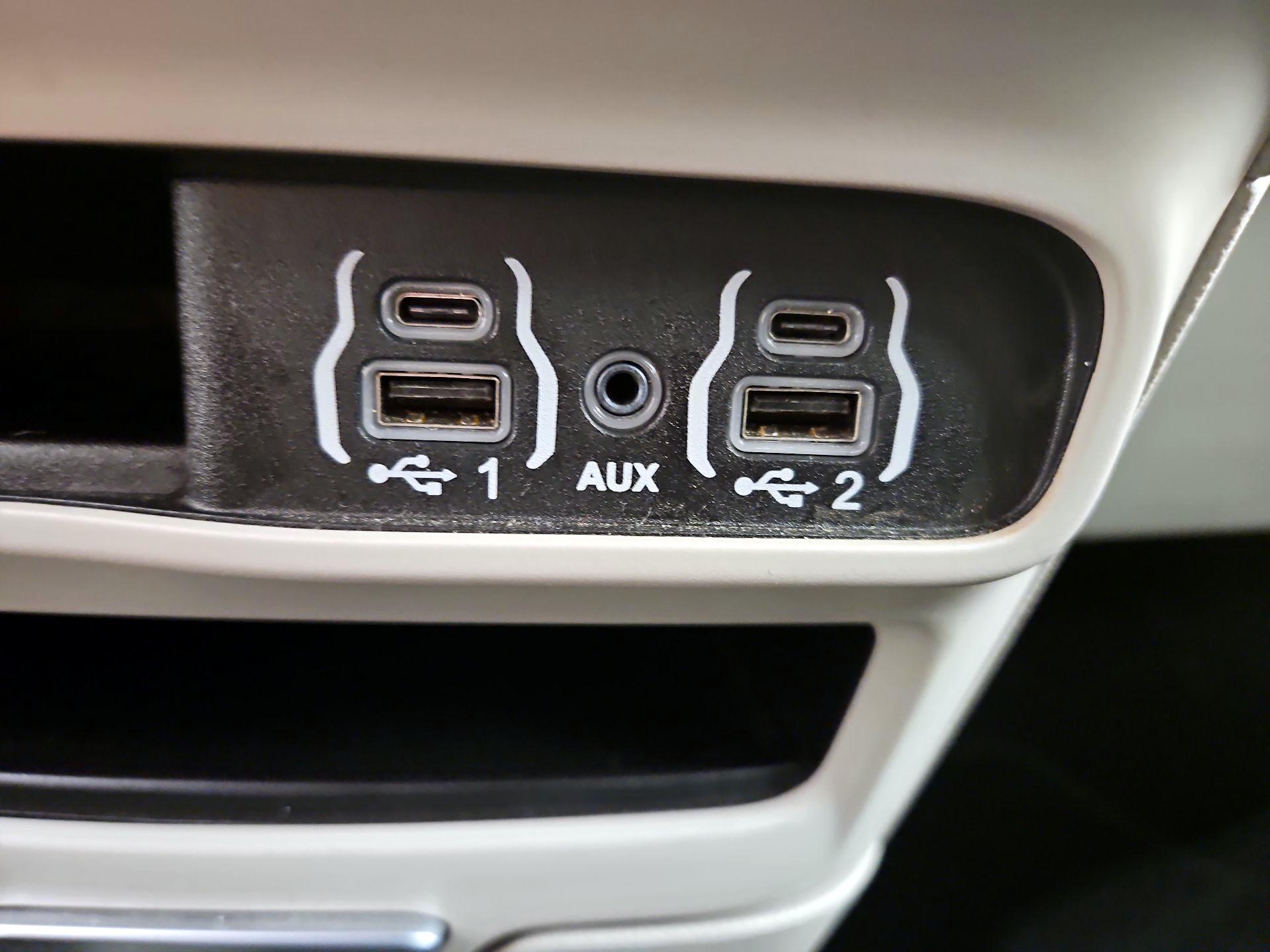 Thumbnail: 2023 Chrysler Pacifica - 18