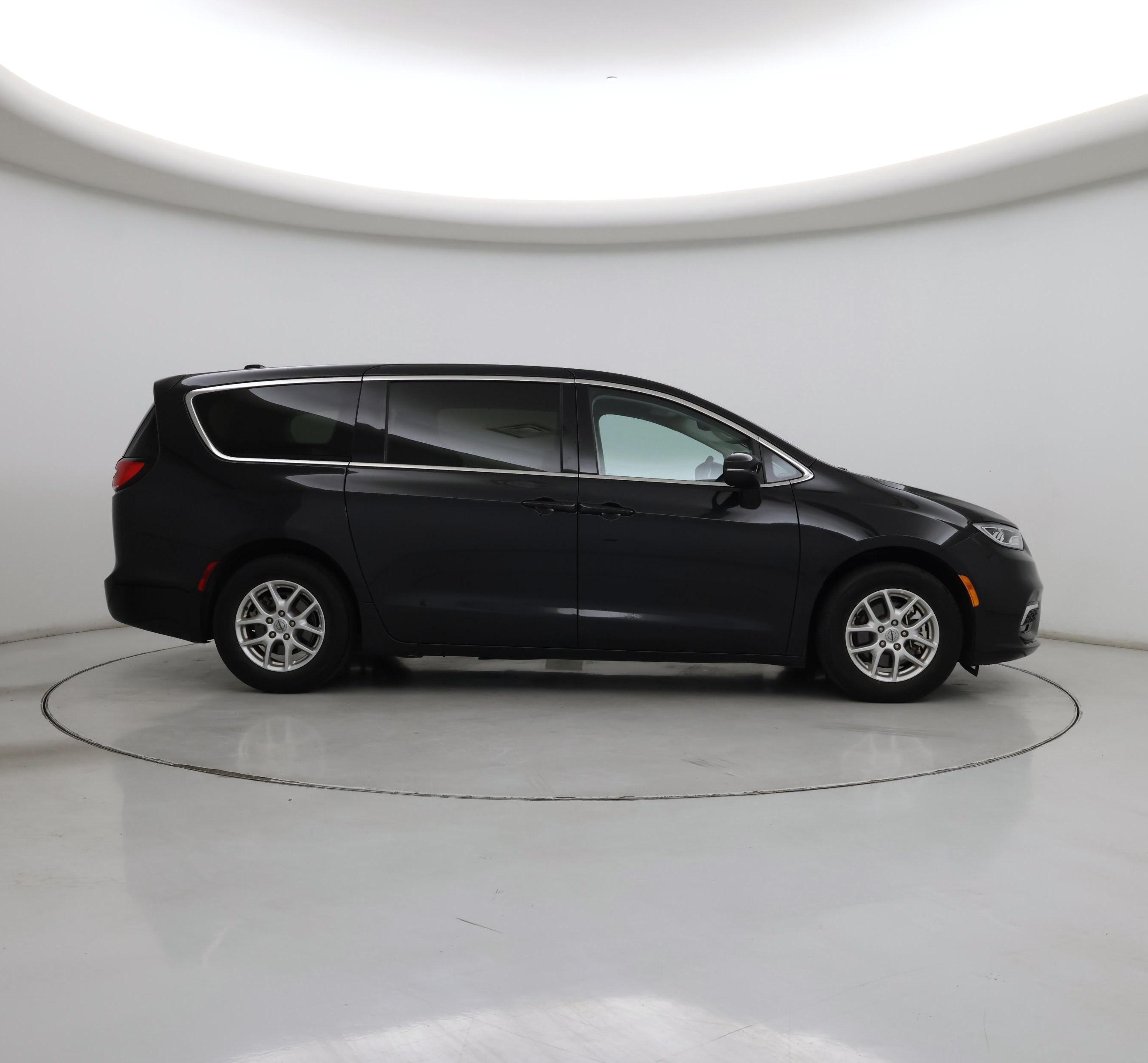 Thumbnail: 2023 Chrysler Pacifica - 7