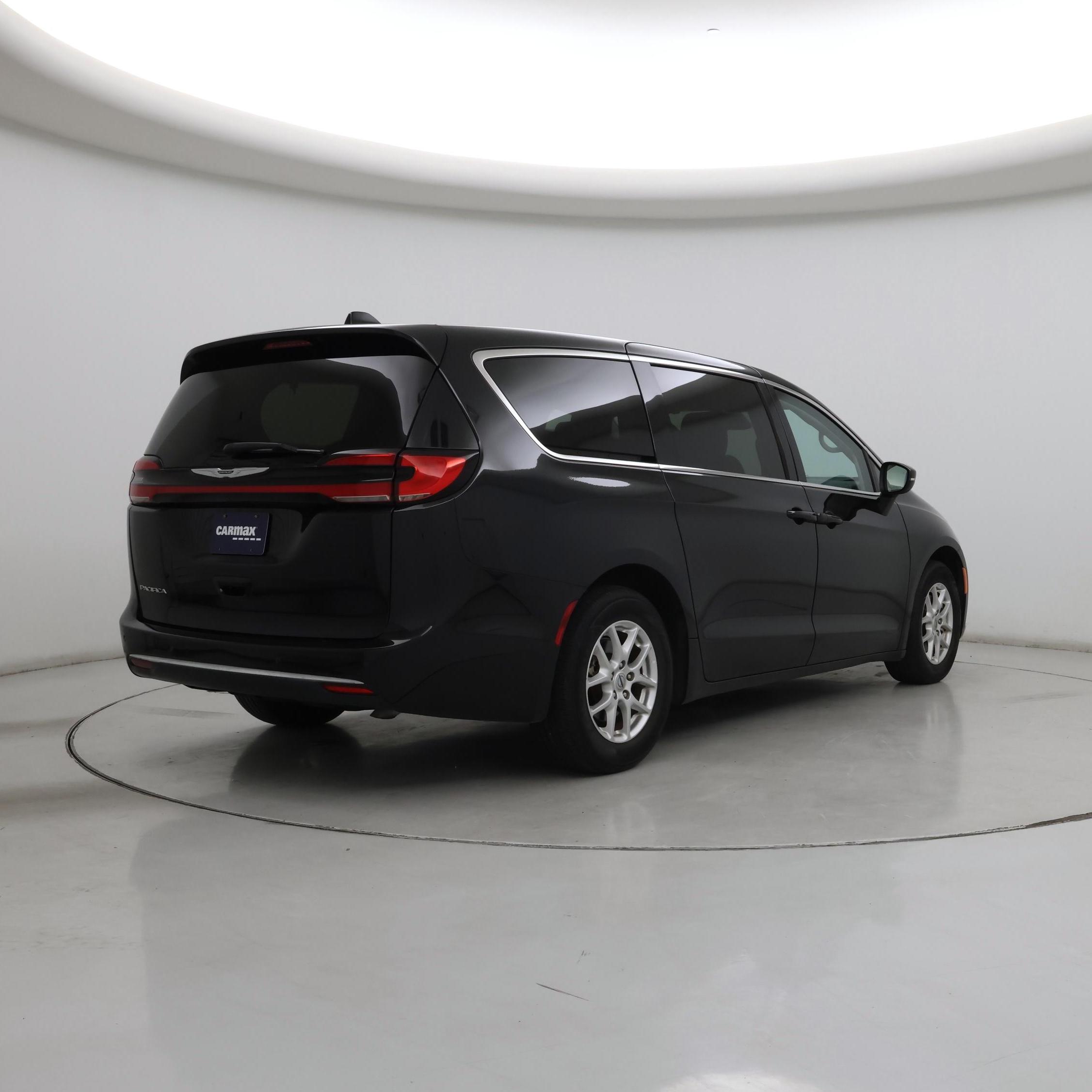 Thumbnail: 2023 Chrysler Pacifica - 8