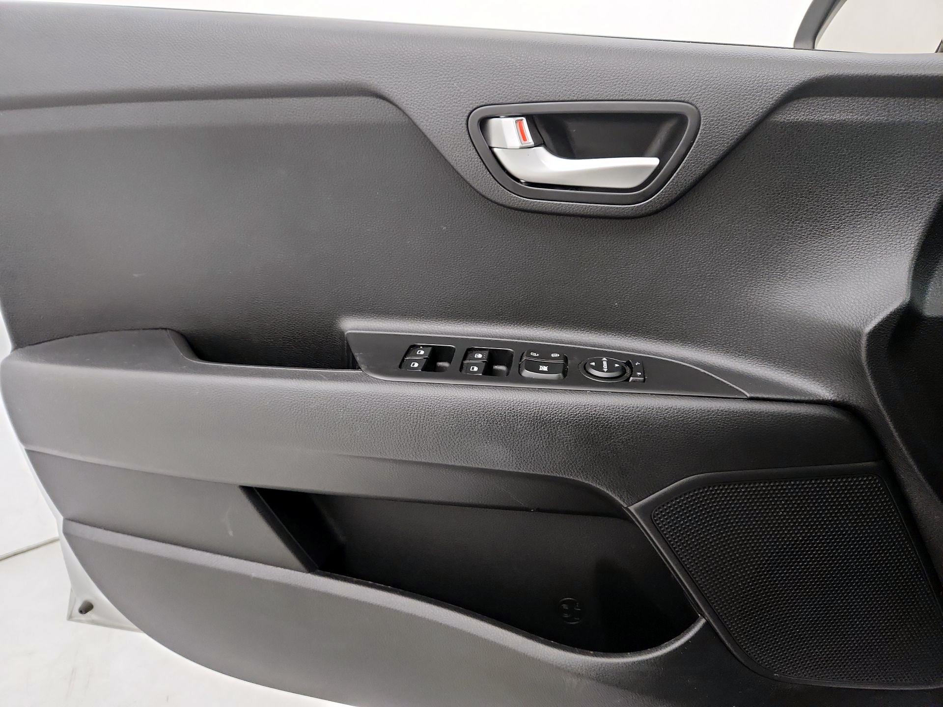 Thumbnail: 2023 Kia Rio - 12