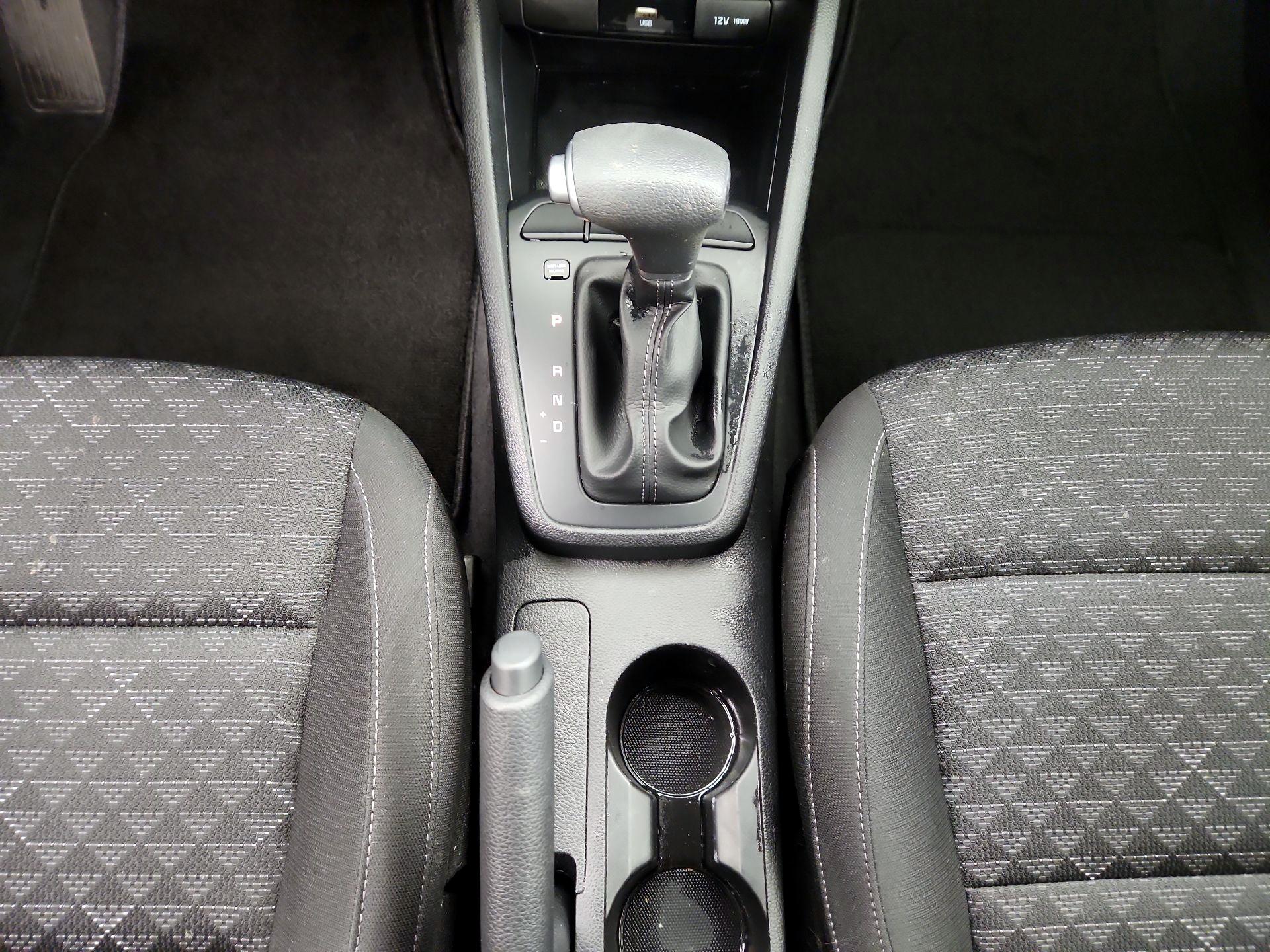 Thumbnail: 2023 Kia Rio - 16