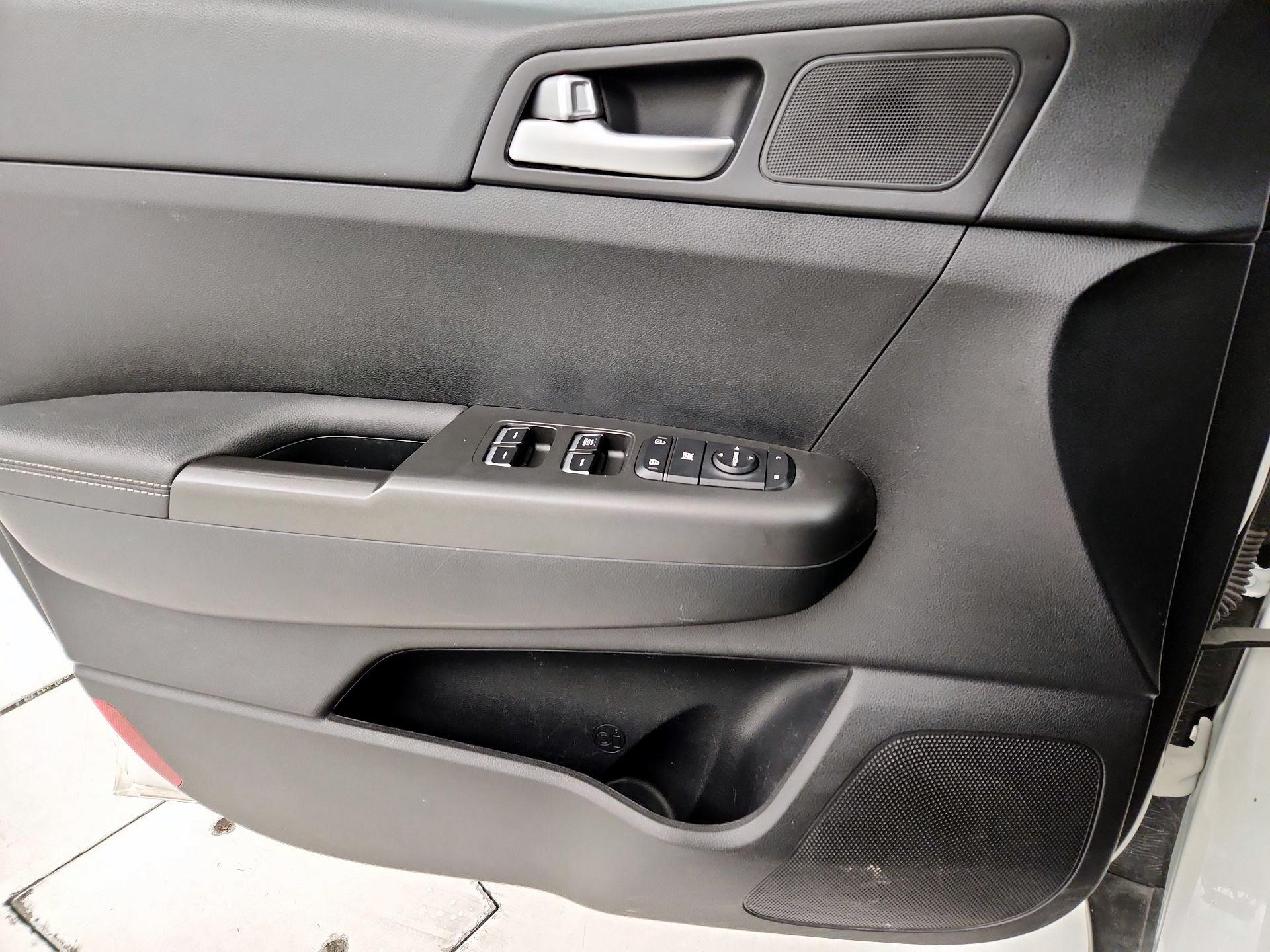 Thumbnail: 2022 Kia Sportage - 12