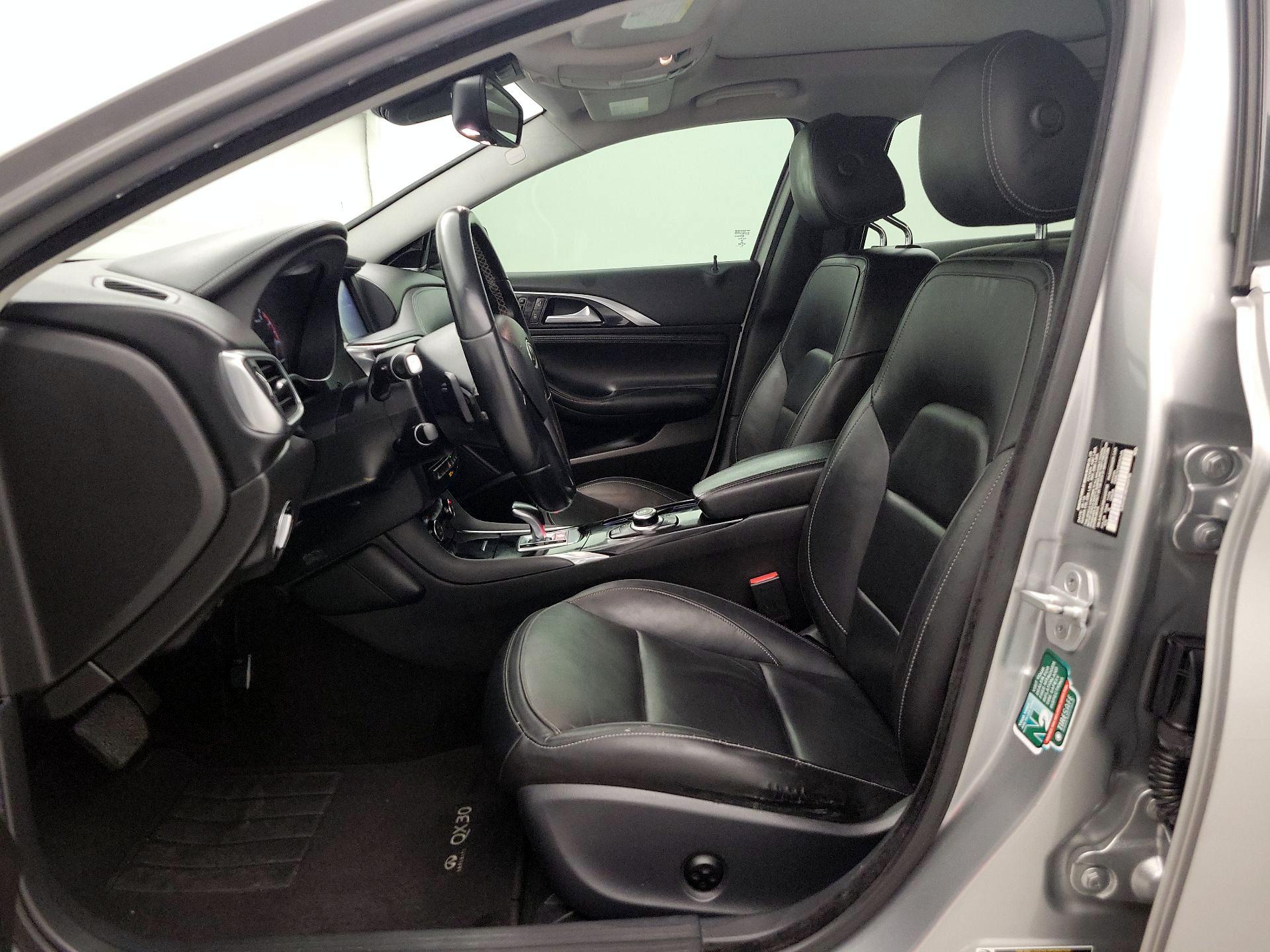 Thumbnail: 2017 INFINITI QX30 - 11