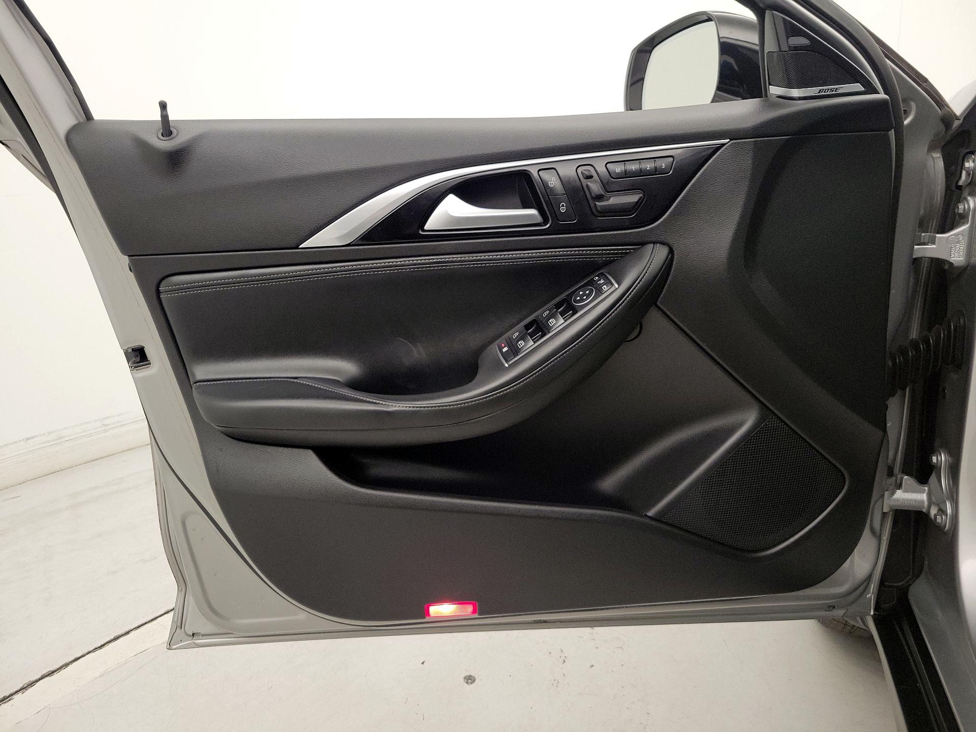 Thumbnail: 2017 INFINITI QX30 - 12