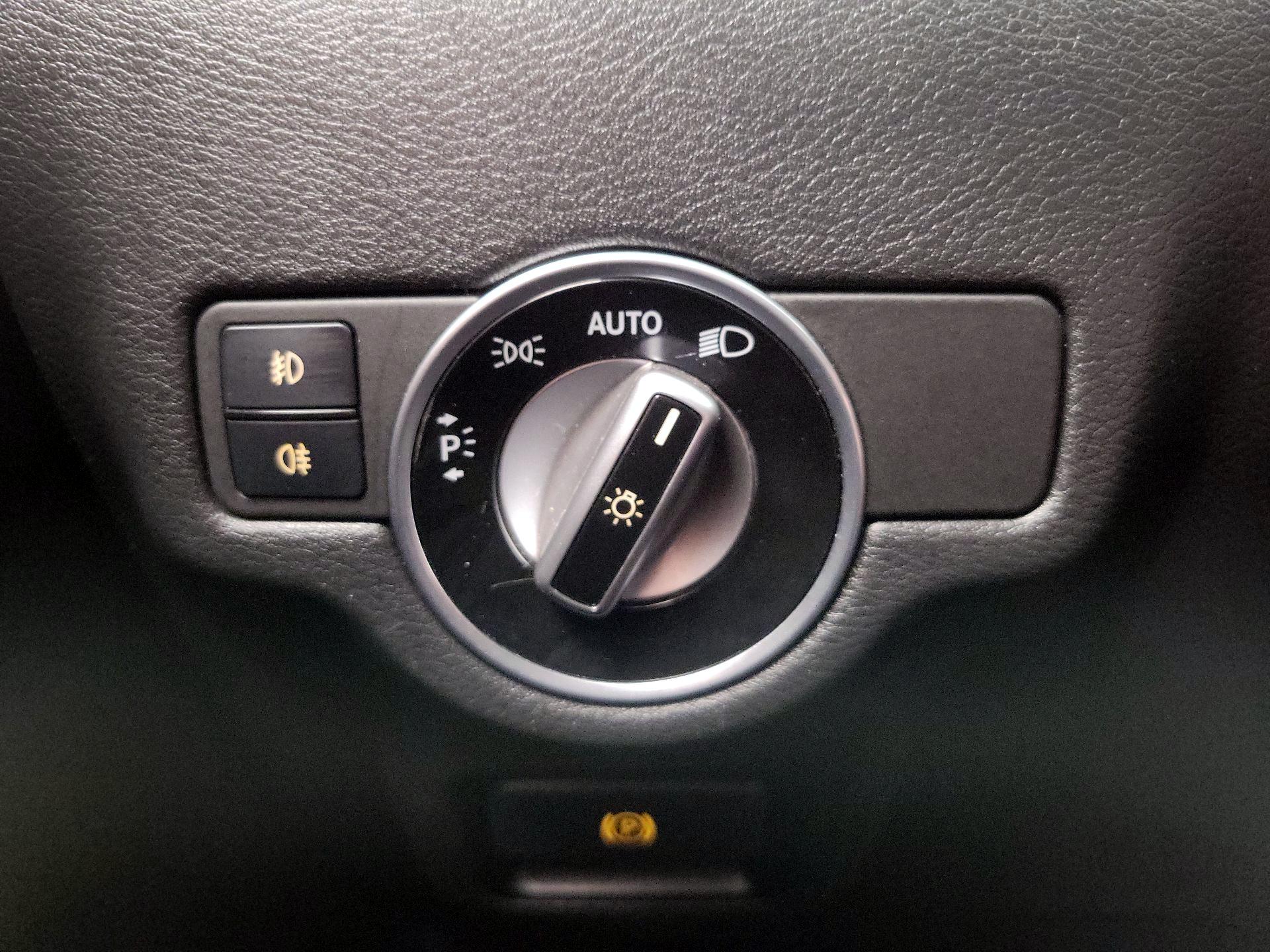 Thumbnail: 2017 INFINITI QX30 - 13