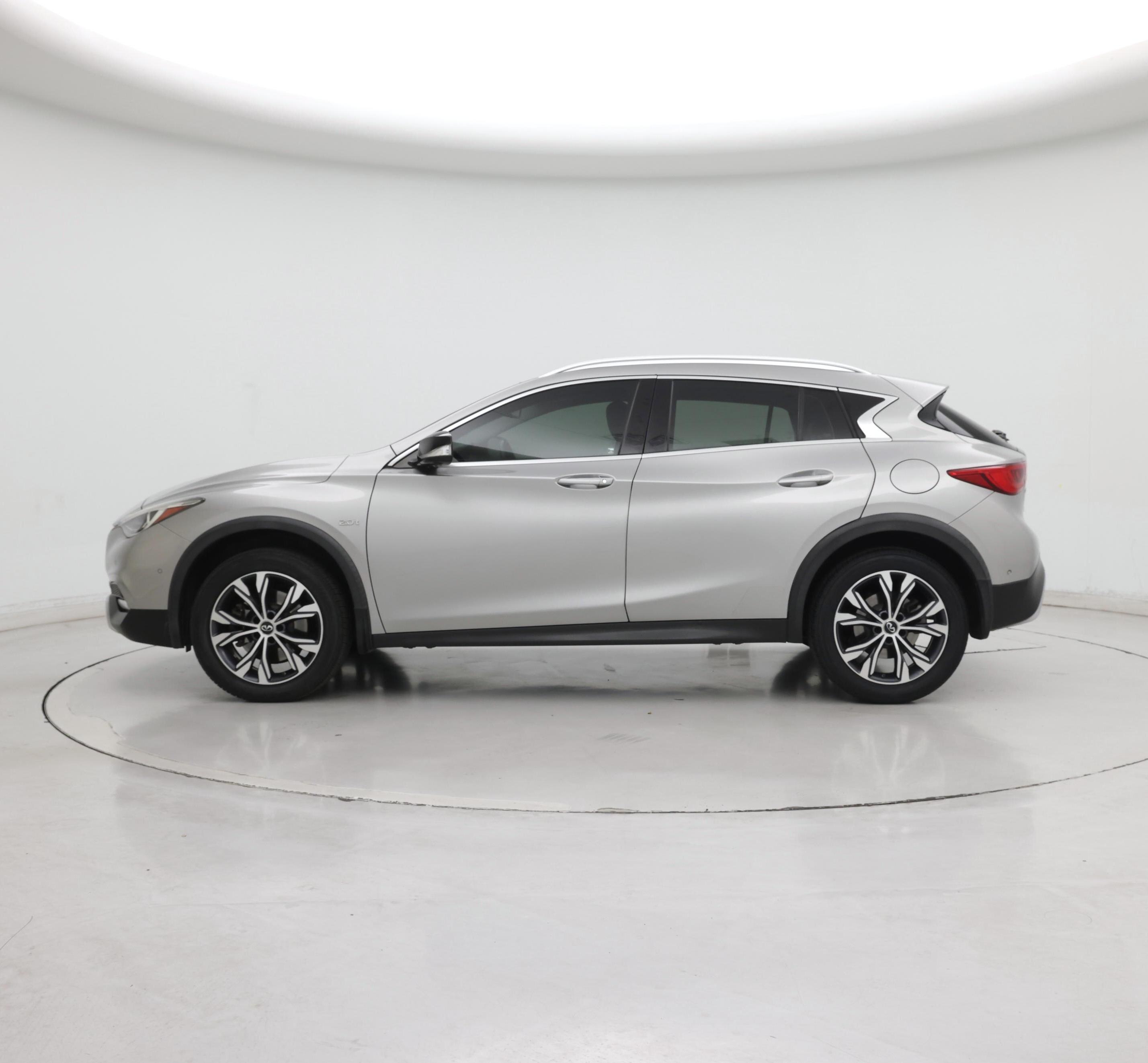 Thumbnail: 2017 INFINITI QX30 - 3