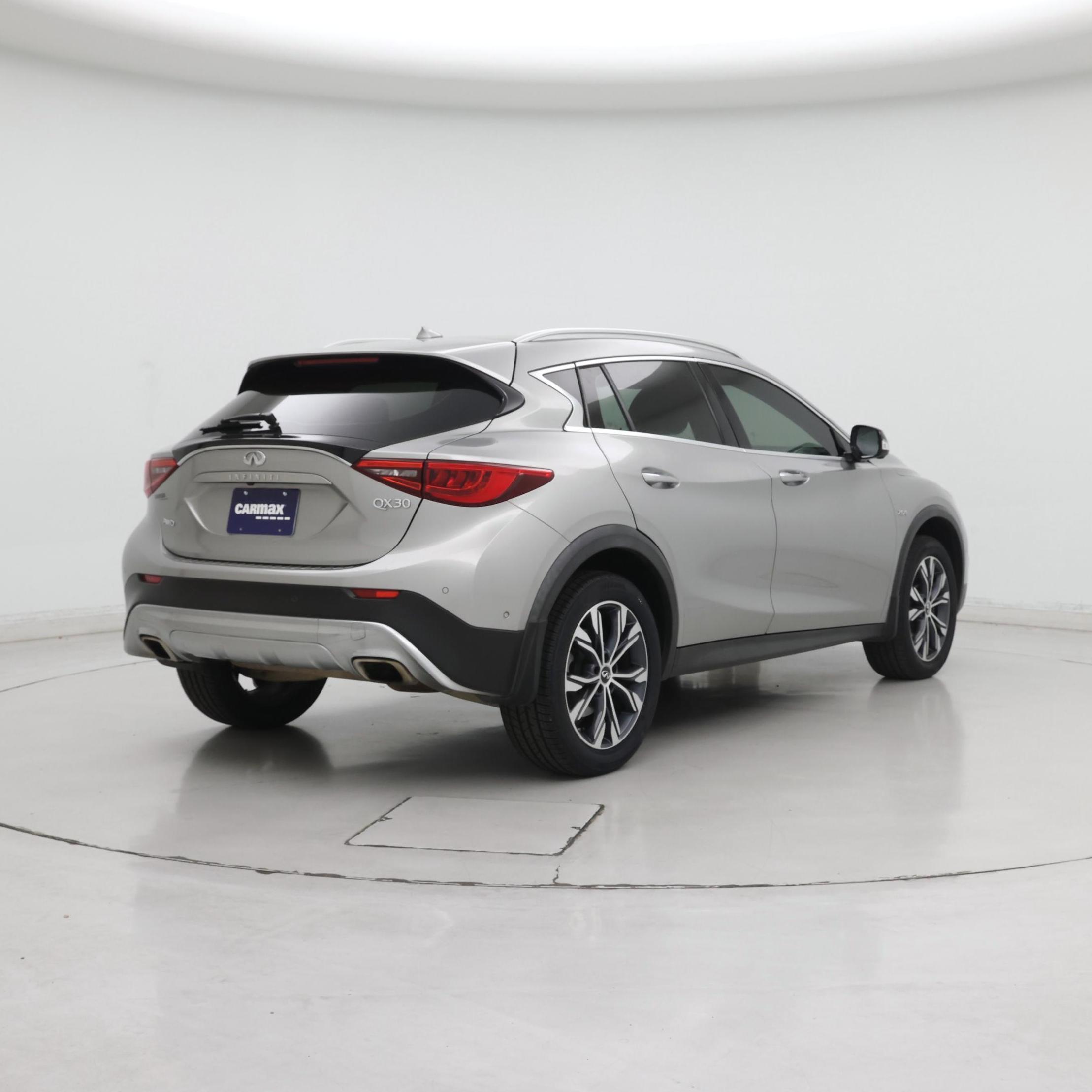 Thumbnail: 2017 INFINITI QX30 - 8