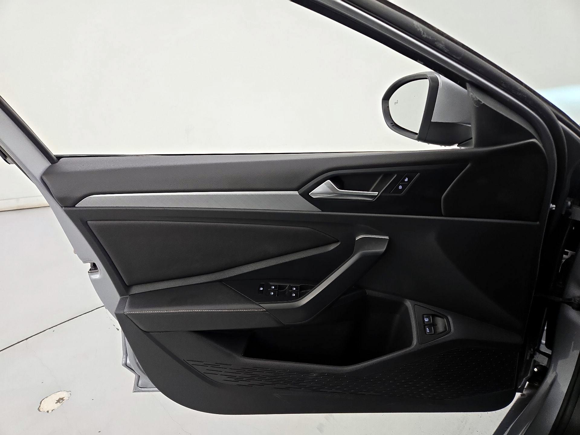 Thumbnail: 2024 Volkswagen Jetta - 12