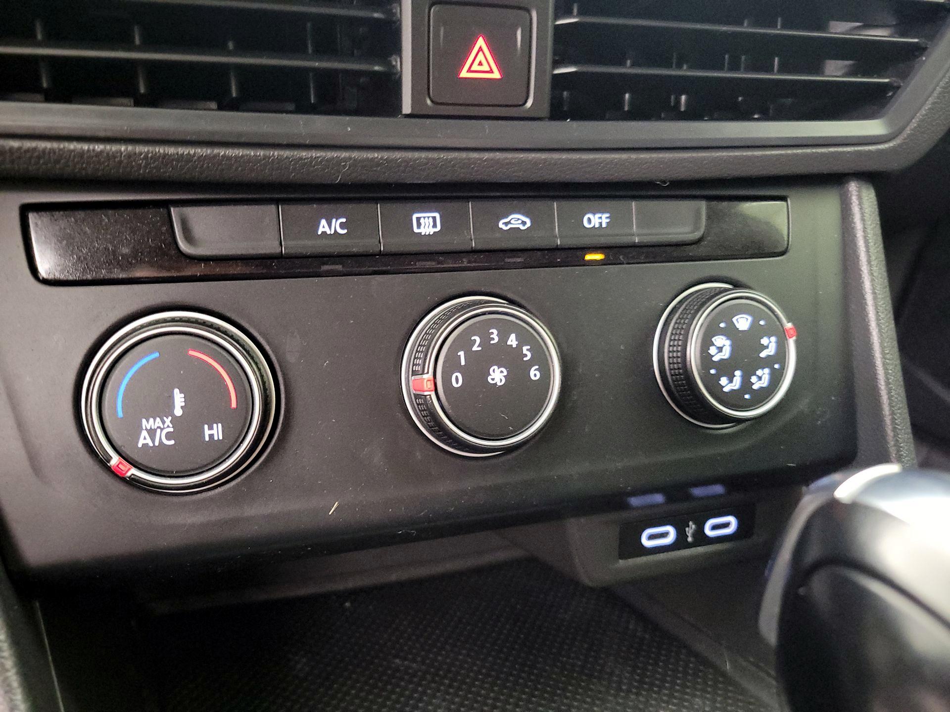 Thumbnail: 2021 Volkswagen Jetta - 16