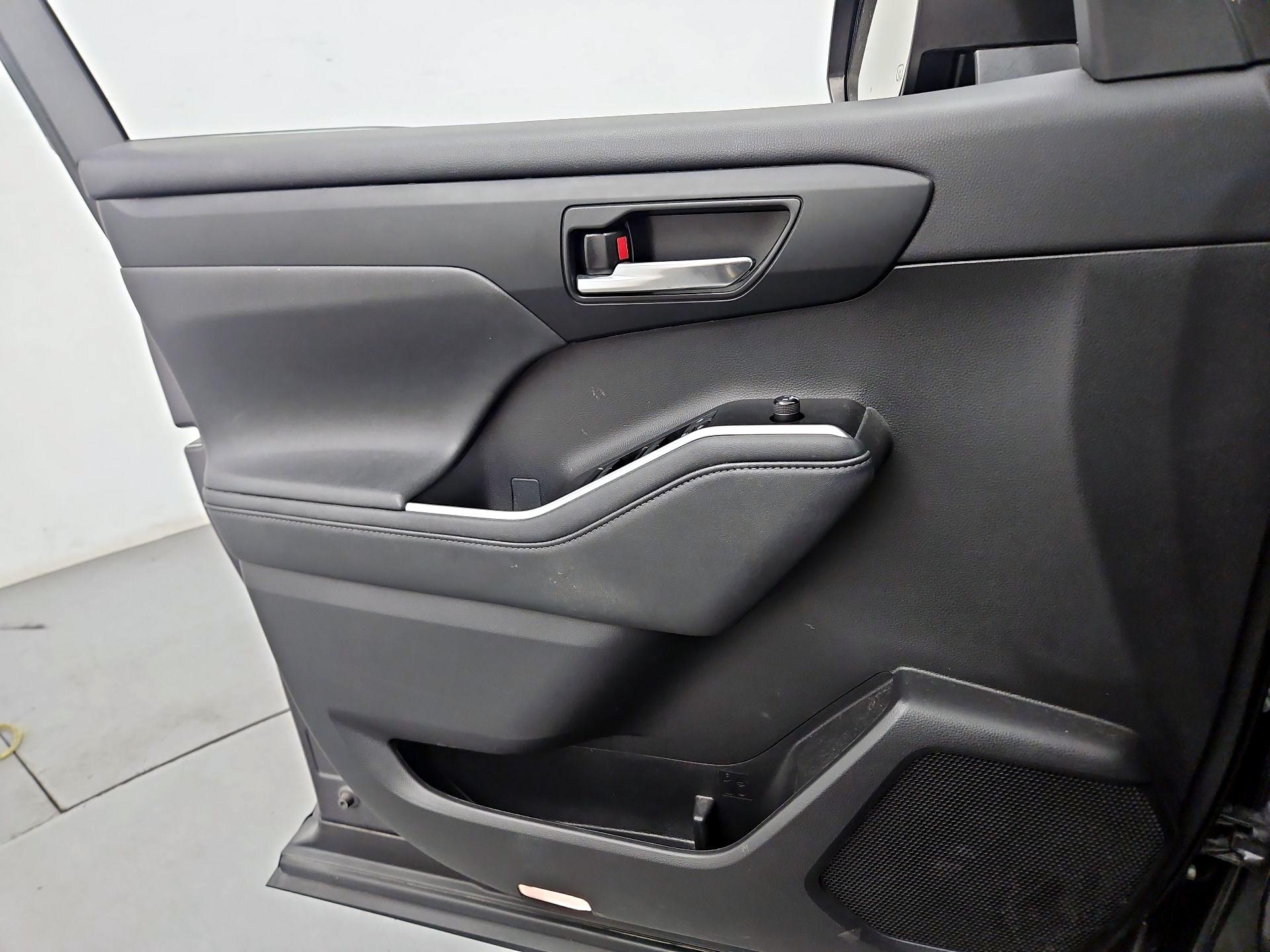 Thumbnail: 2021 Toyota Highlander - 12