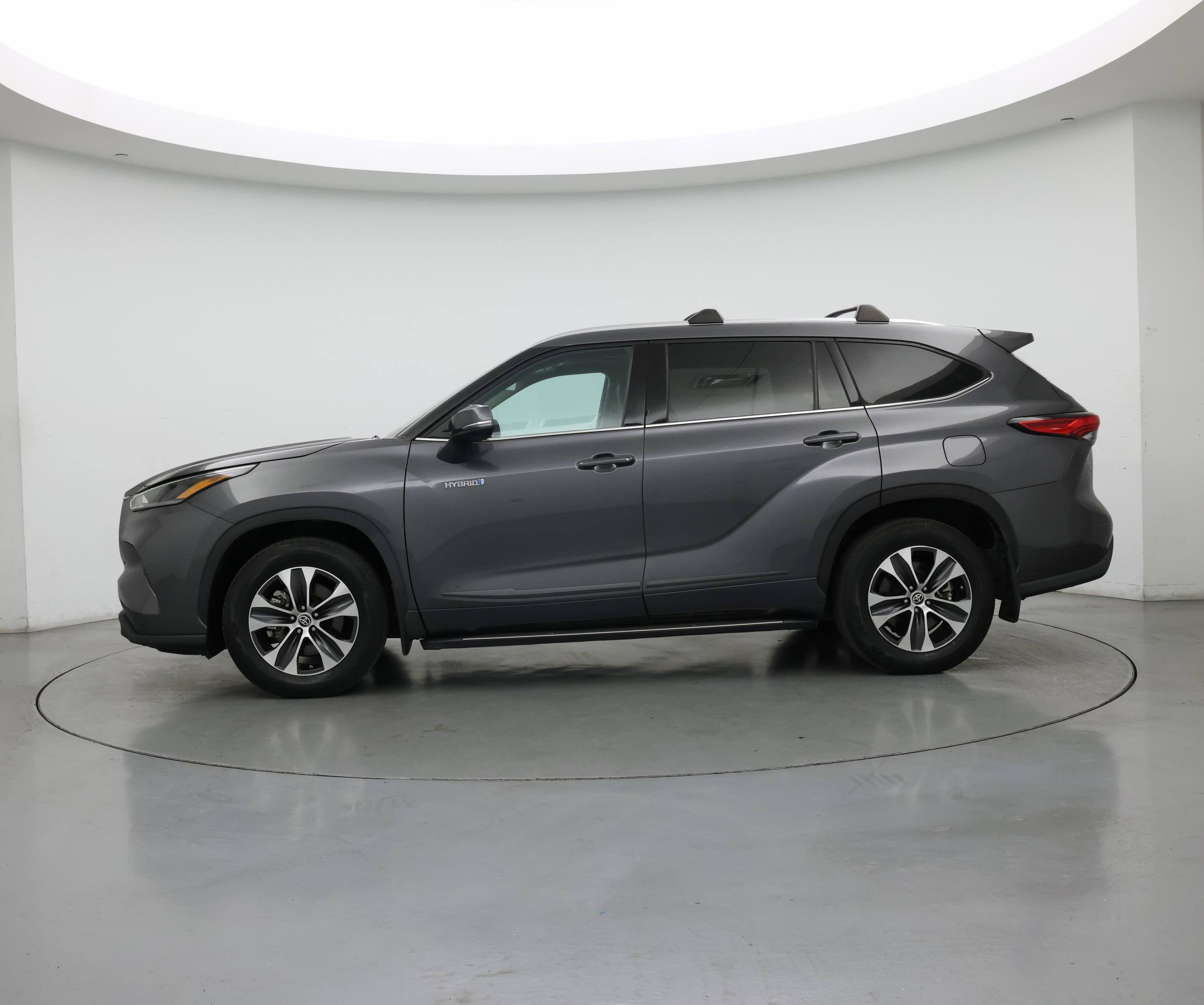 Thumbnail: 2021 Toyota Highlander - 3