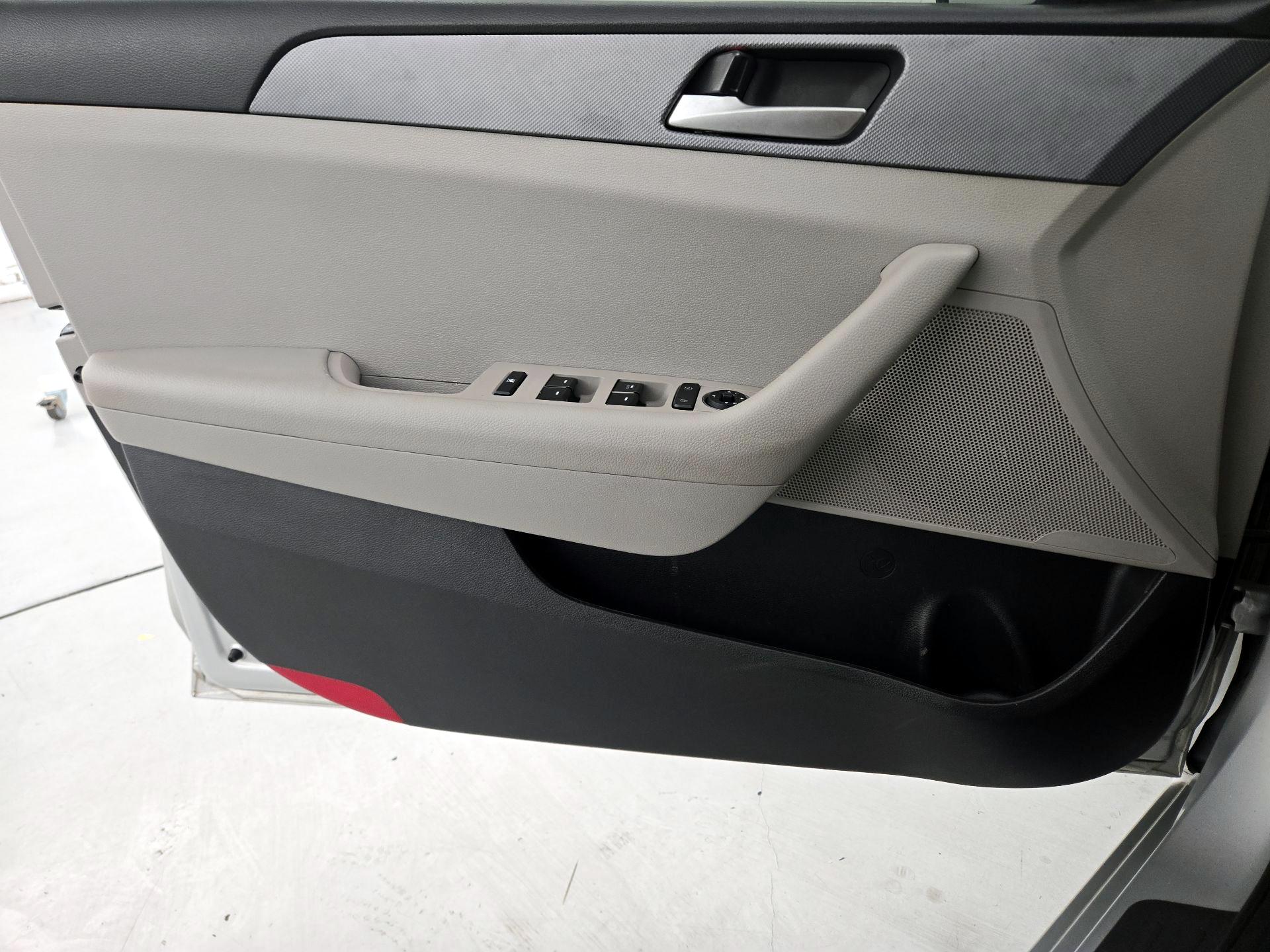 Thumbnail: 2019 Hyundai Sonata - 12