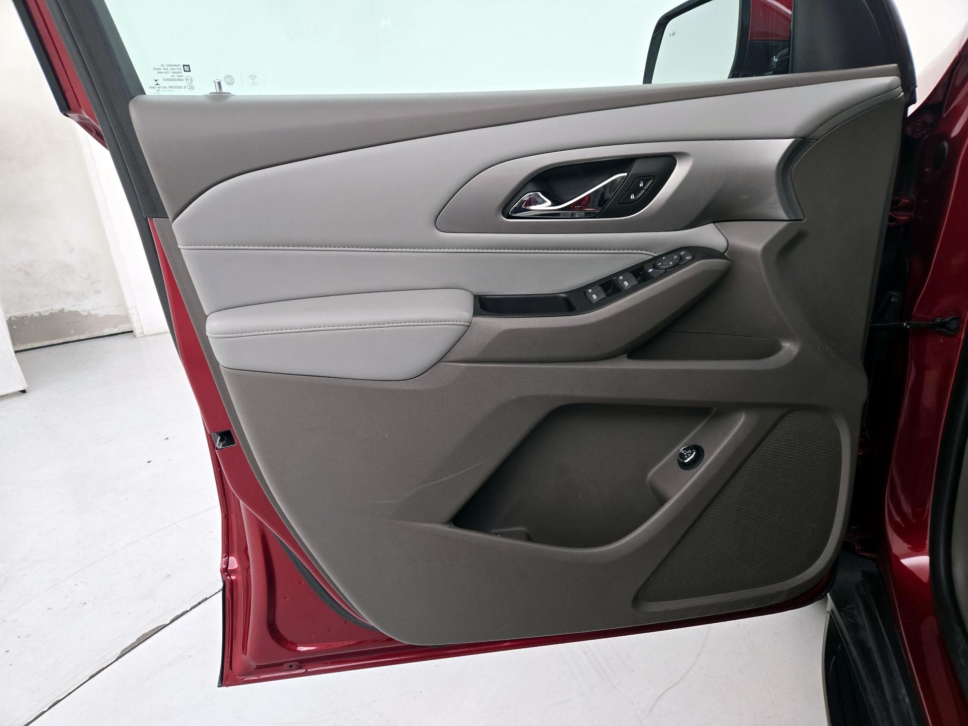 Thumbnail: 2018 Chevrolet Traverse - 12