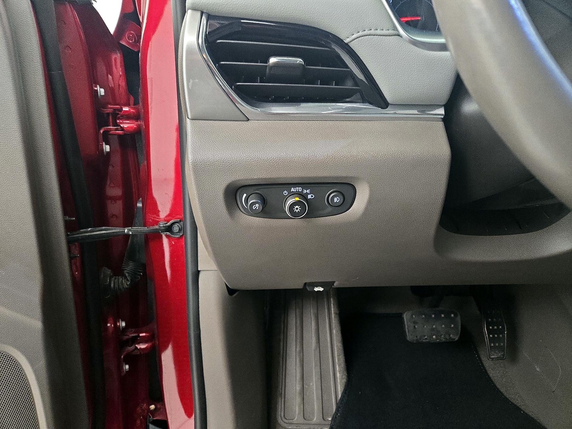 Thumbnail: 2018 Chevrolet Traverse - 13