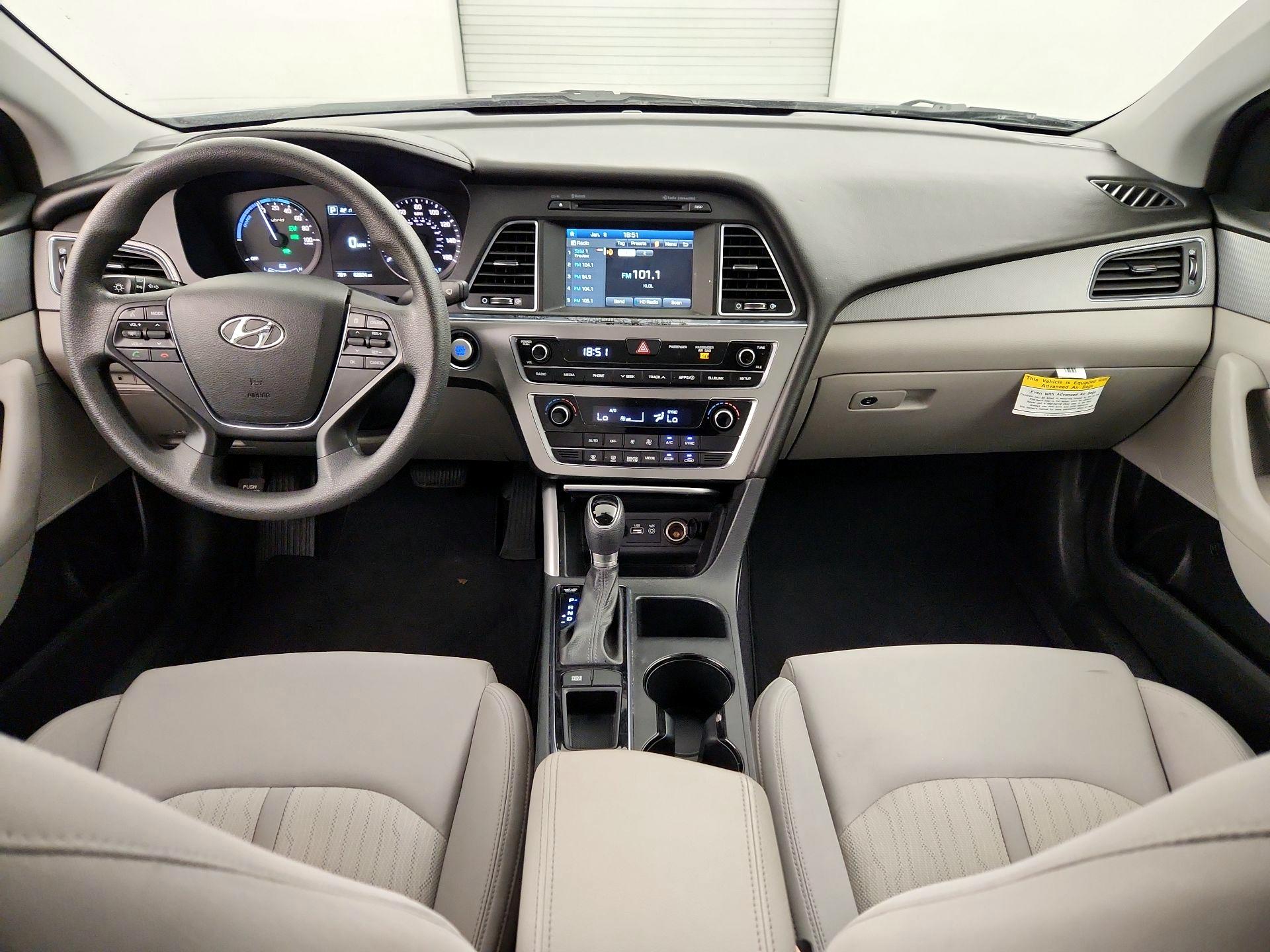 Thumbnail: 2017 Hyundai Sonata - 9