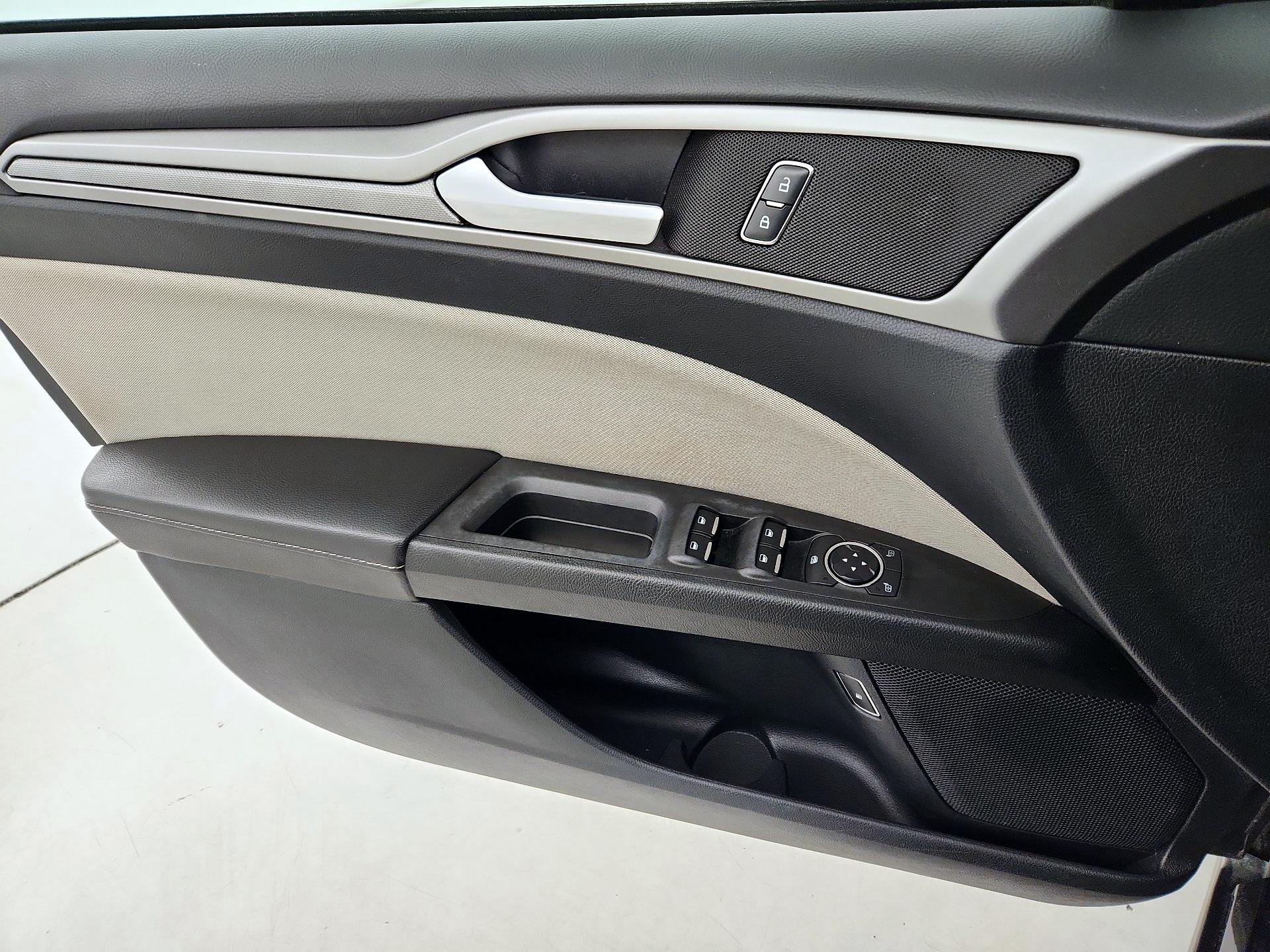 Thumbnail: 2018 Ford Fusion - 12