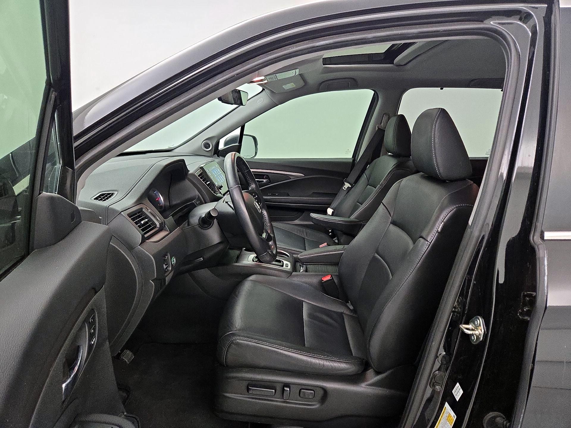 Thumbnail: 2019 Honda Pilot - 11