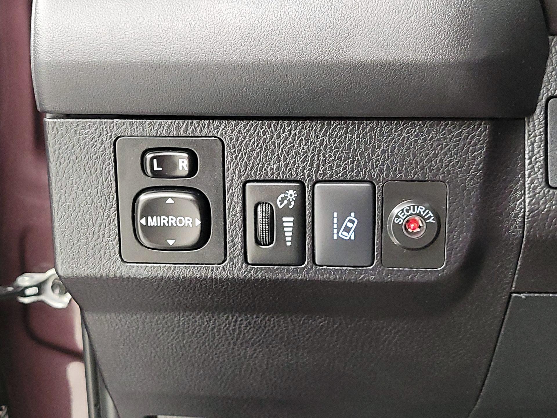 Thumbnail: 2017 Toyota RAV4 - 11