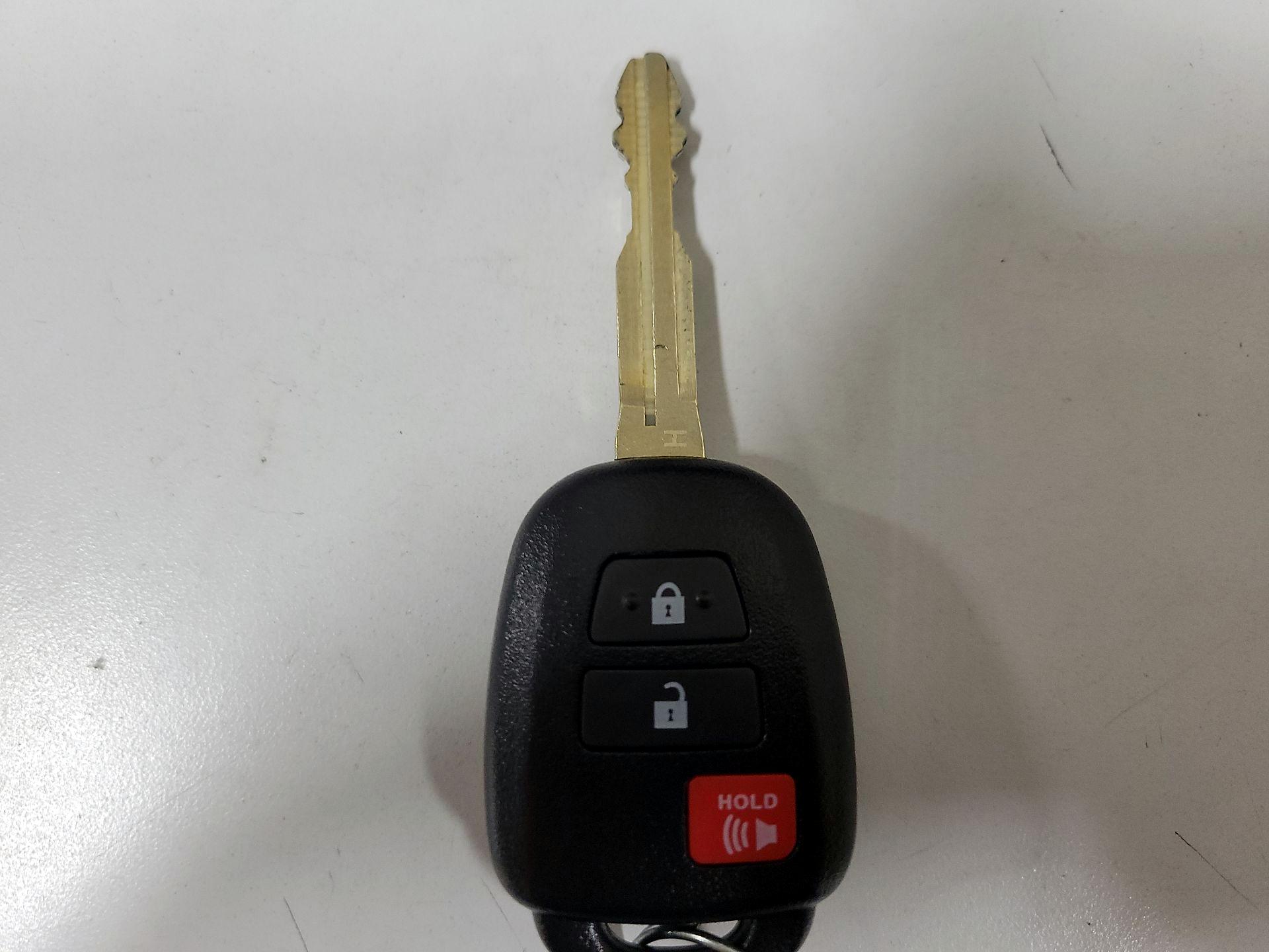 Thumbnail: 2017 Toyota RAV4 - 20