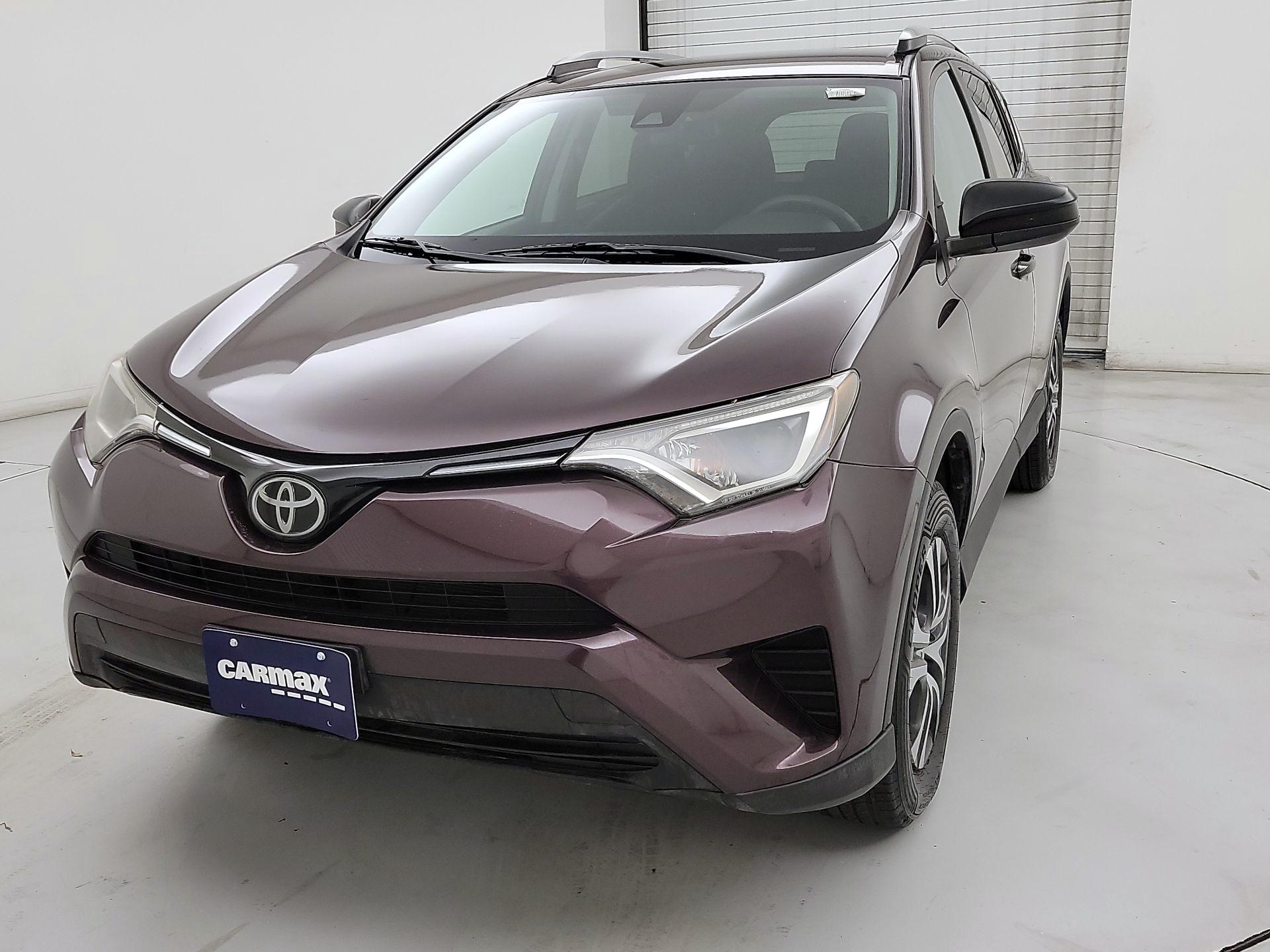 Thumbnail: 2017 Toyota RAV4 - 3