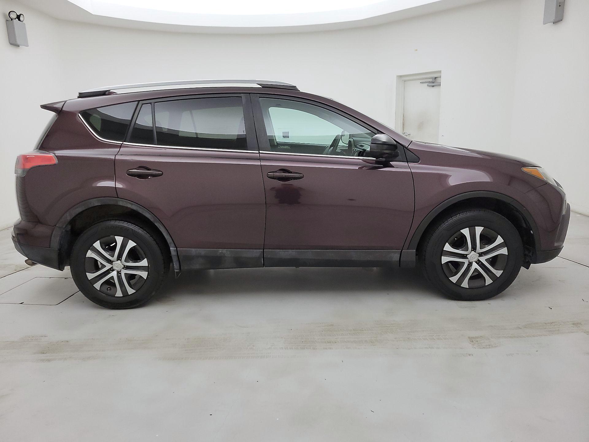 Thumbnail: 2017 Toyota RAV4 - 4