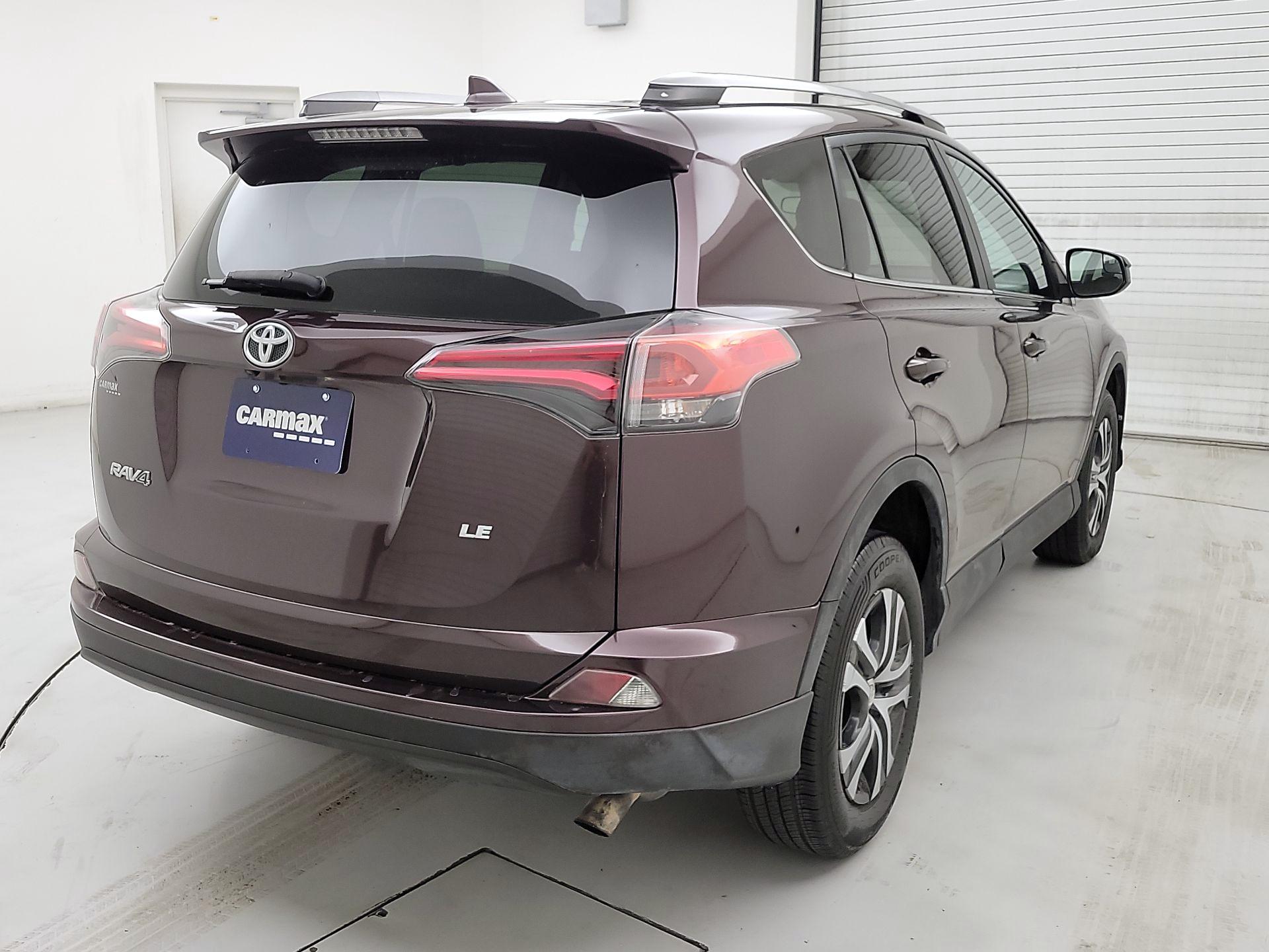 Thumbnail: 2017 Toyota RAV4 - 5