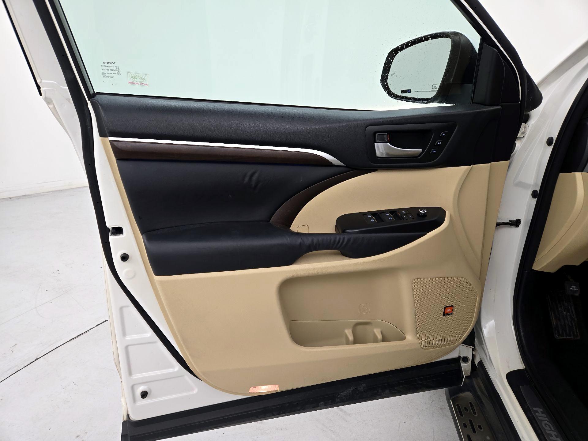 Thumbnail: 2014 Toyota Highlander - 12