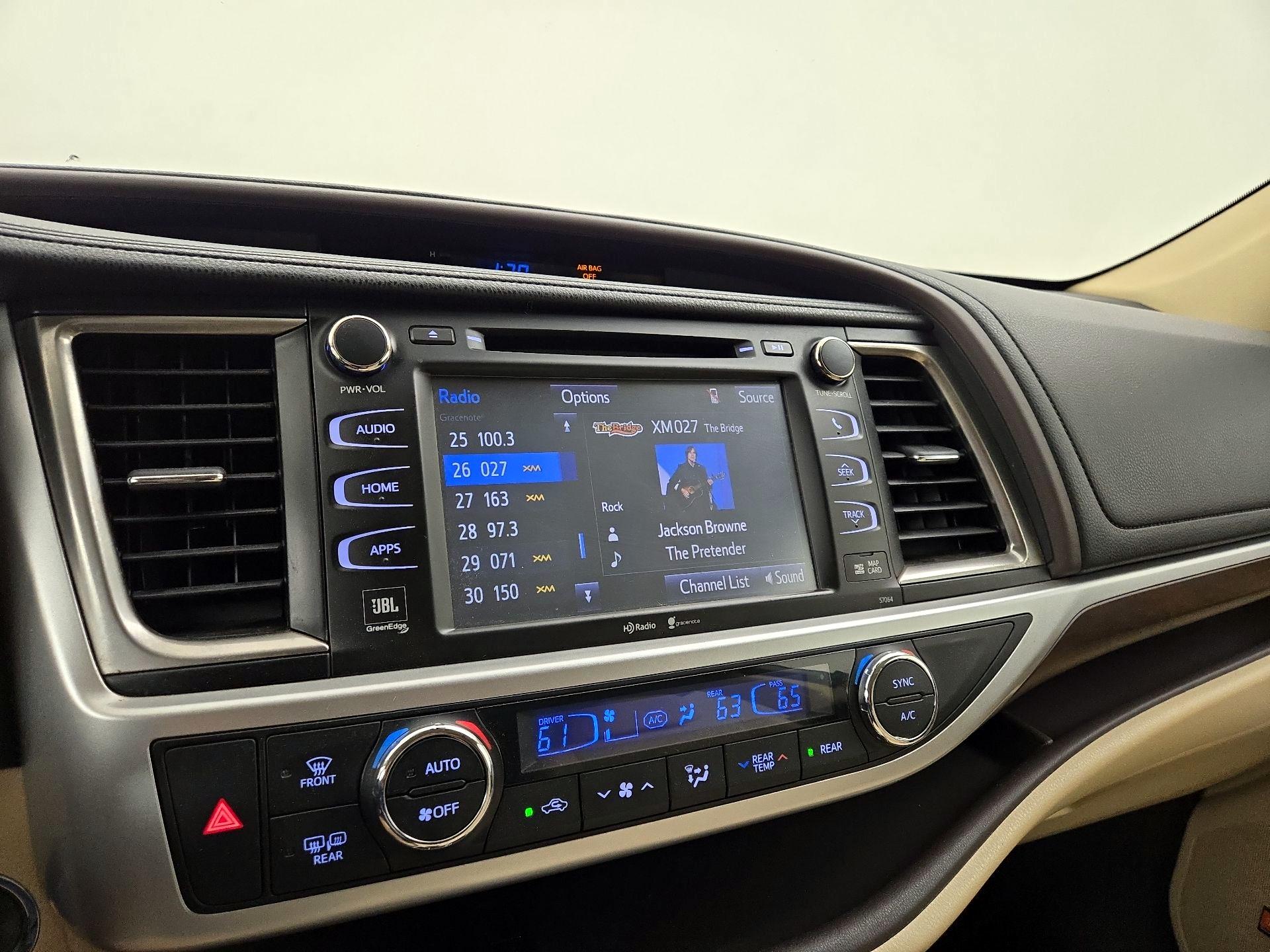 Thumbnail: 2014 Toyota Highlander - 16