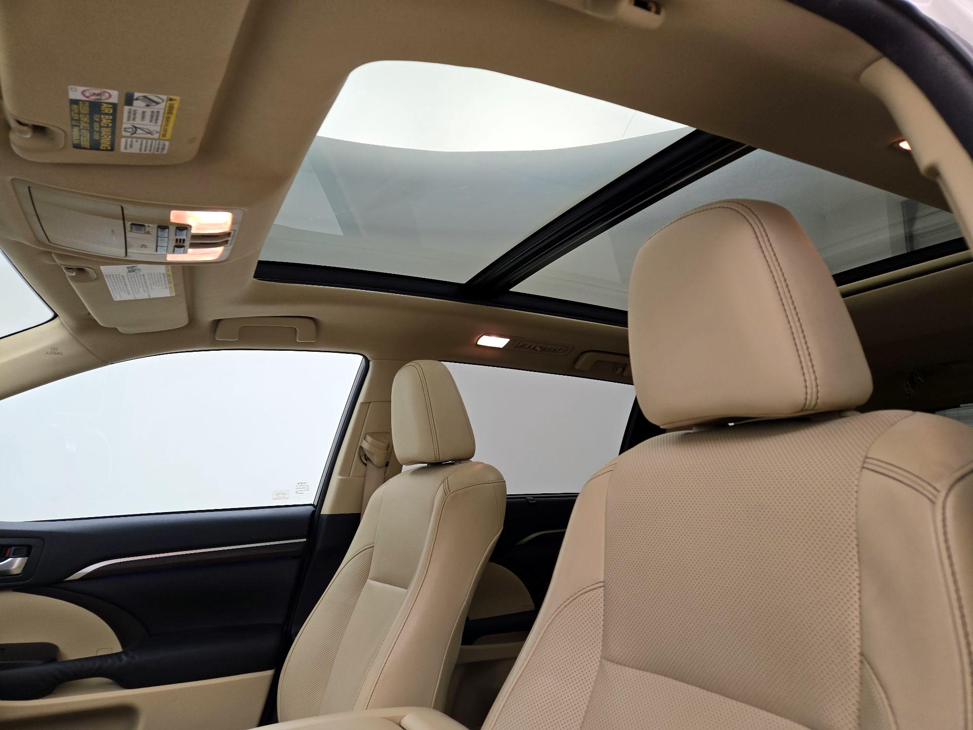 Thumbnail: 2014 Toyota Highlander - 20