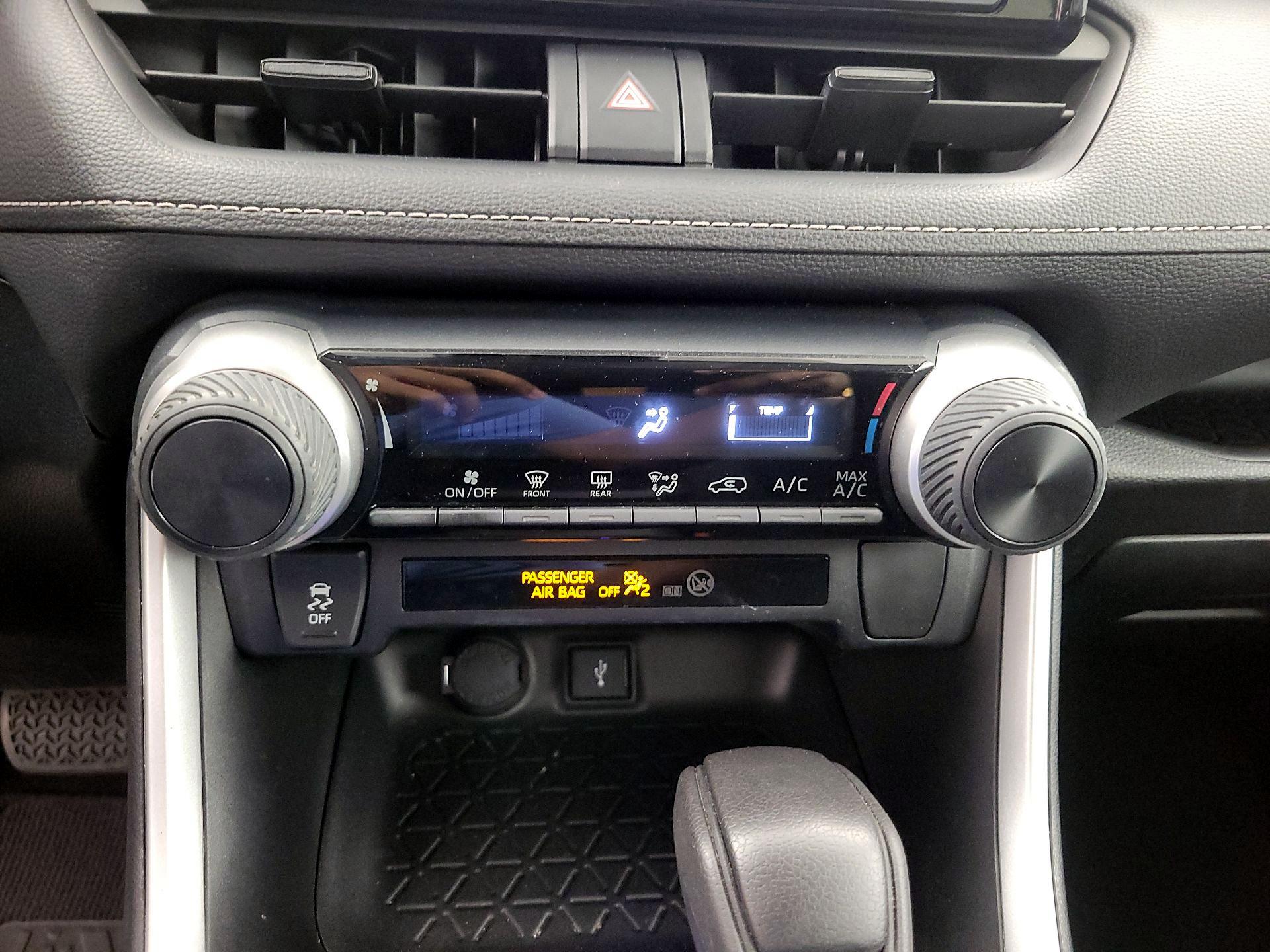 Thumbnail: 2020 Toyota RAV4 - 16
