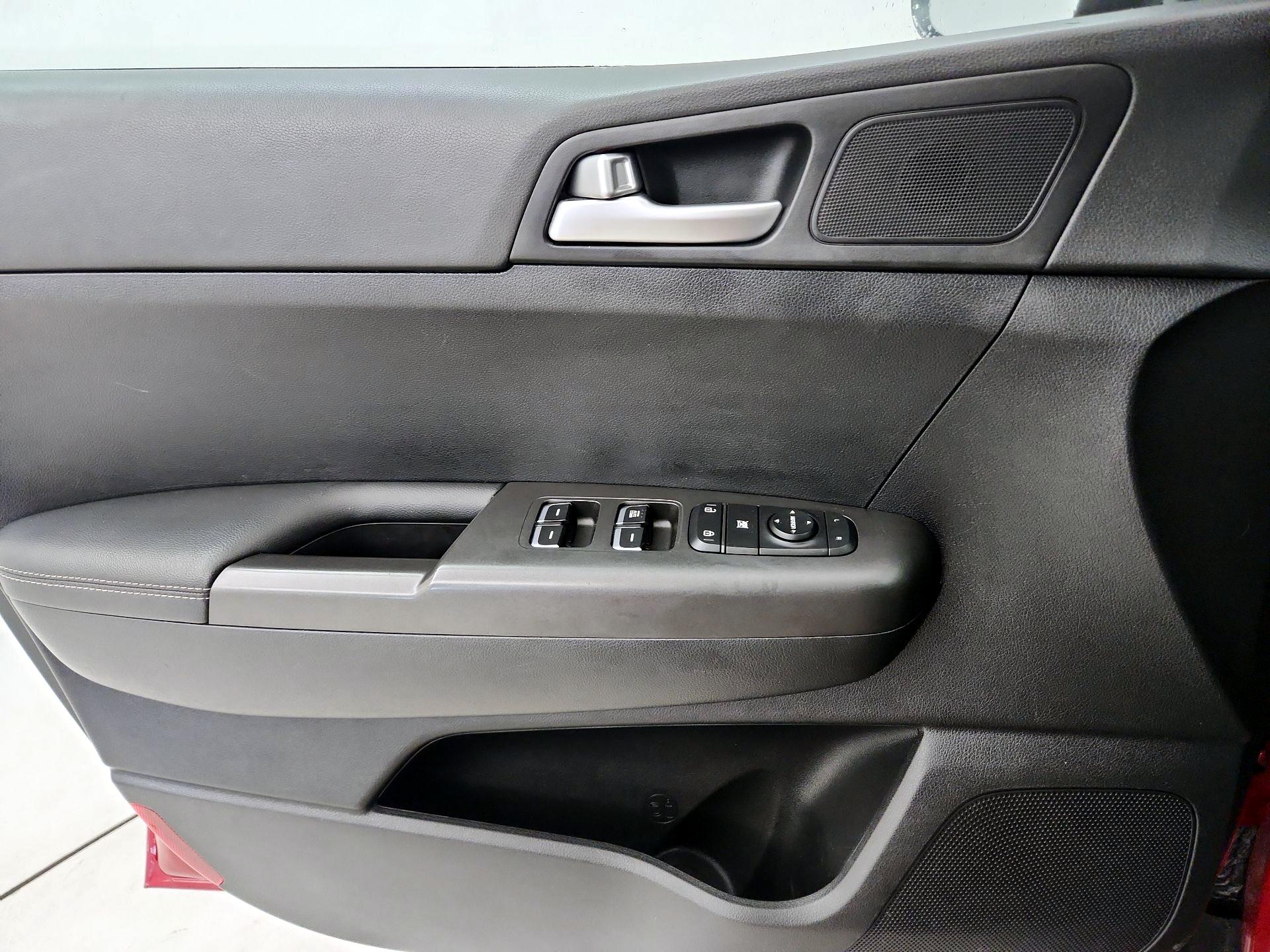 Thumbnail: 2020 Kia Sportage - 12