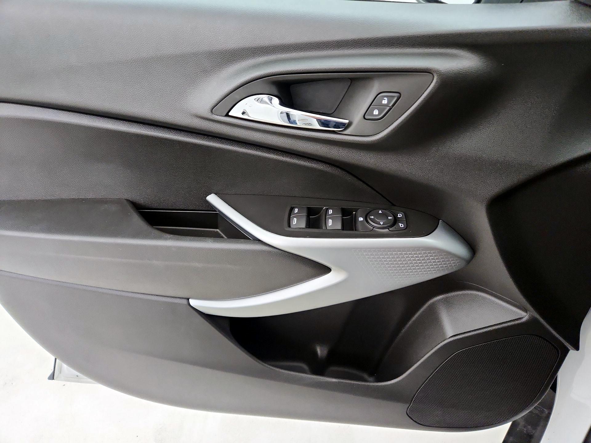 Thumbnail: 2025 Chevrolet Trax - 12