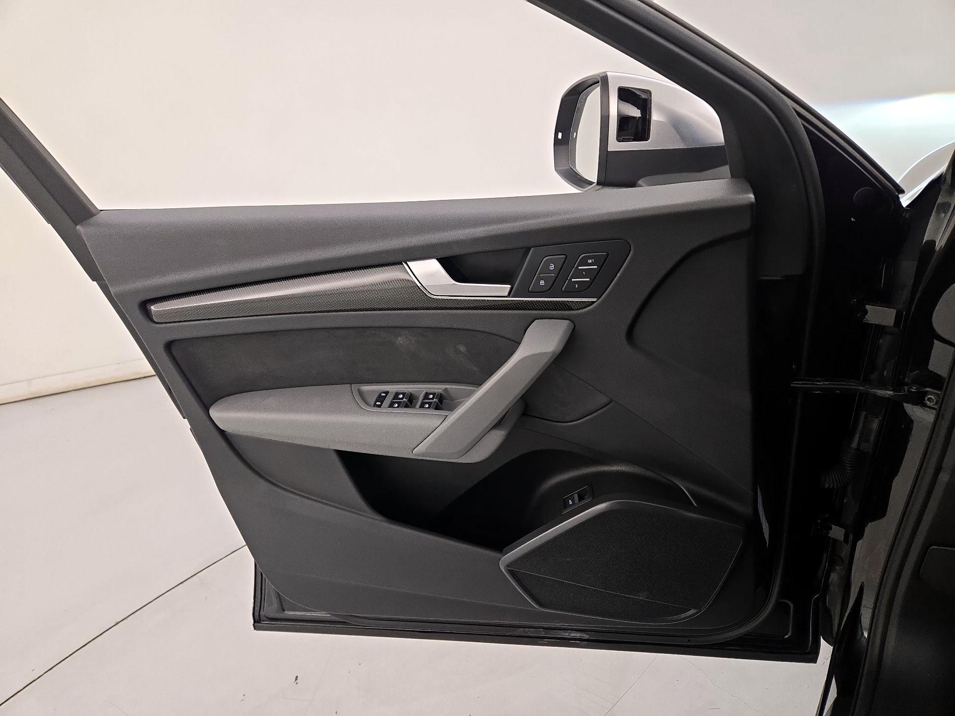 Thumbnail: 2022 Audi SQ5 - 12