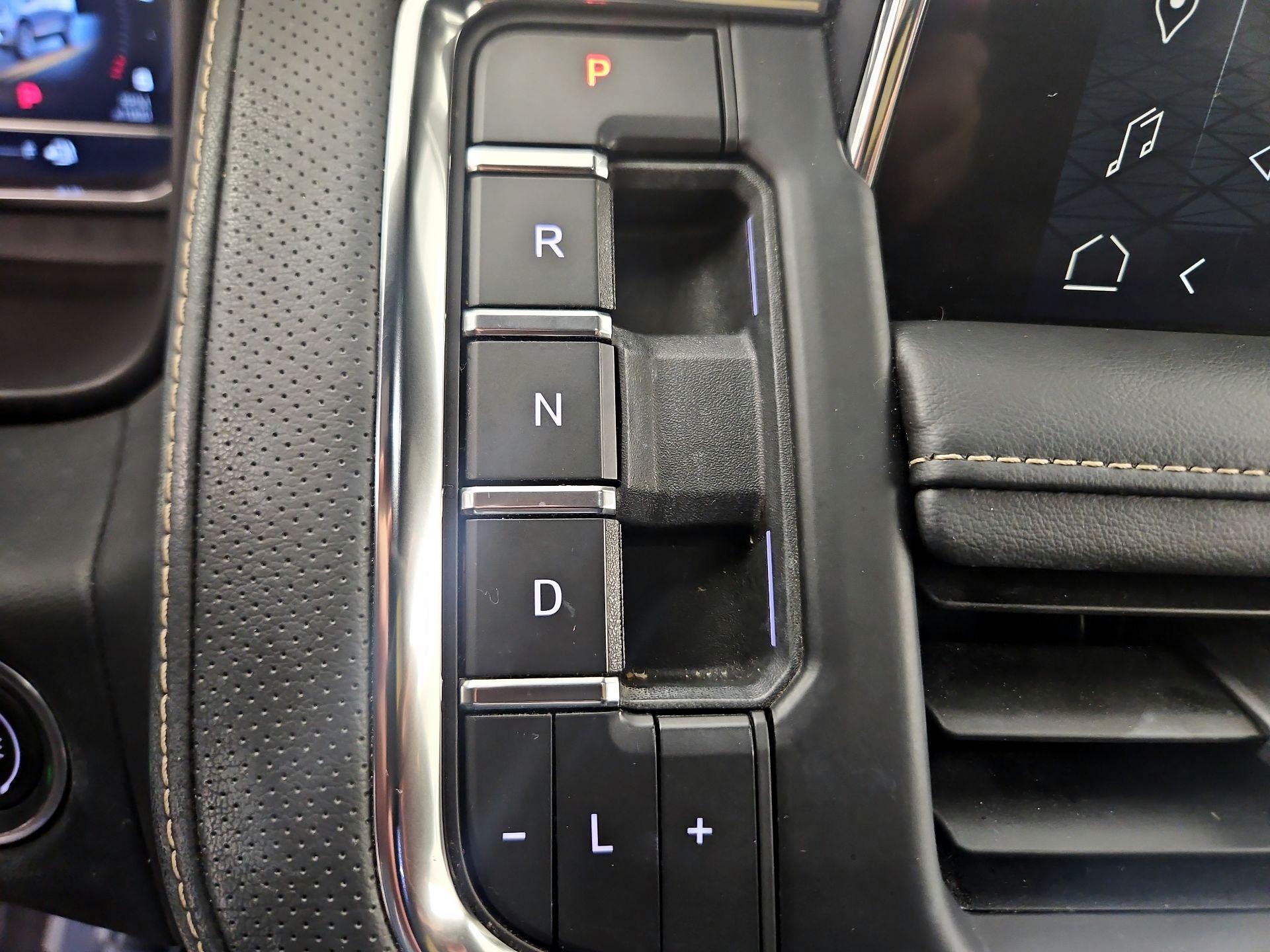 Thumbnail: 2023 GMC Yukon XL - 17